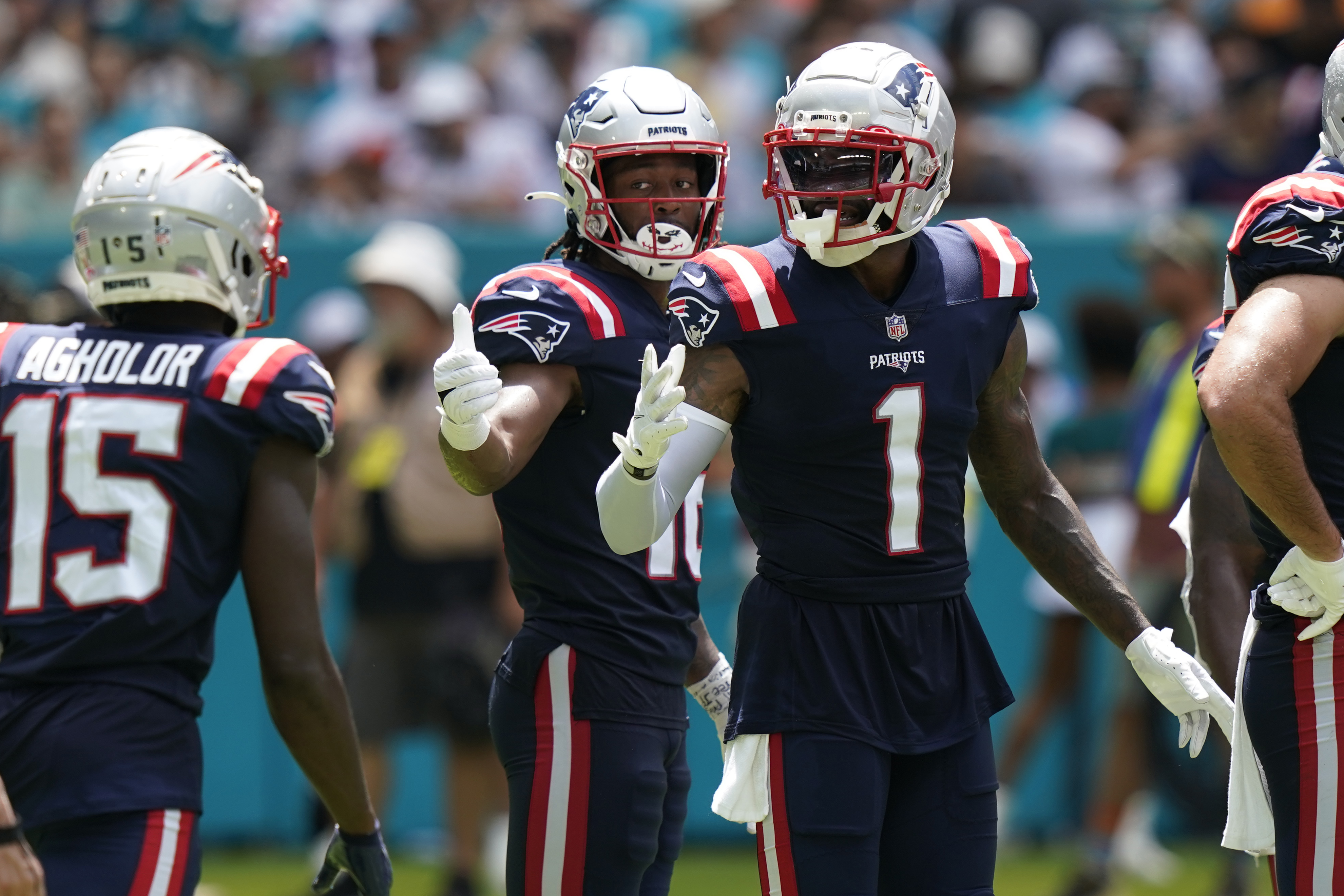 Reports: NFL, union review handling of DeVante Parker's concussion