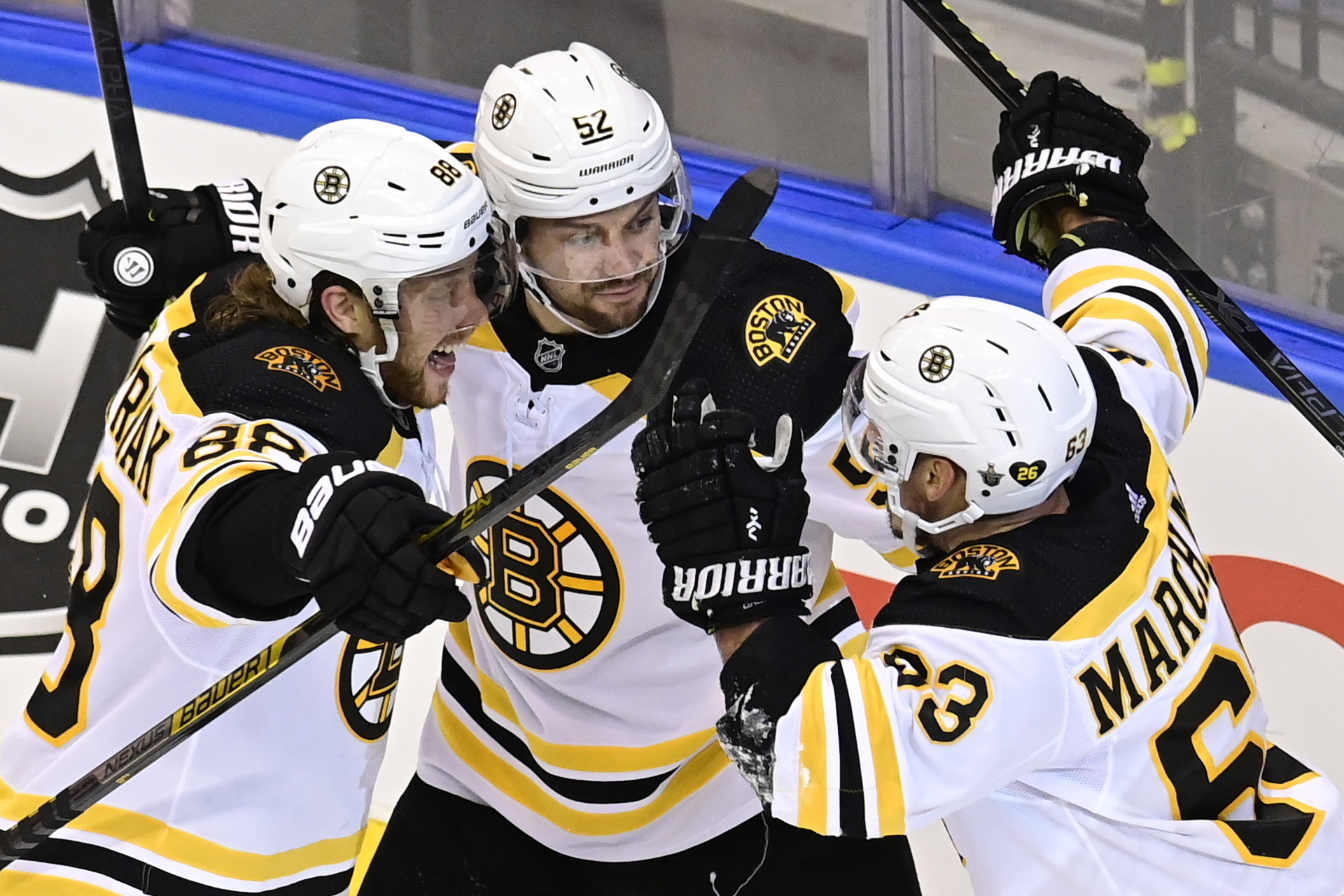 Palat's OT goal lifts Lightning over Bruins 4-3 in Game 2