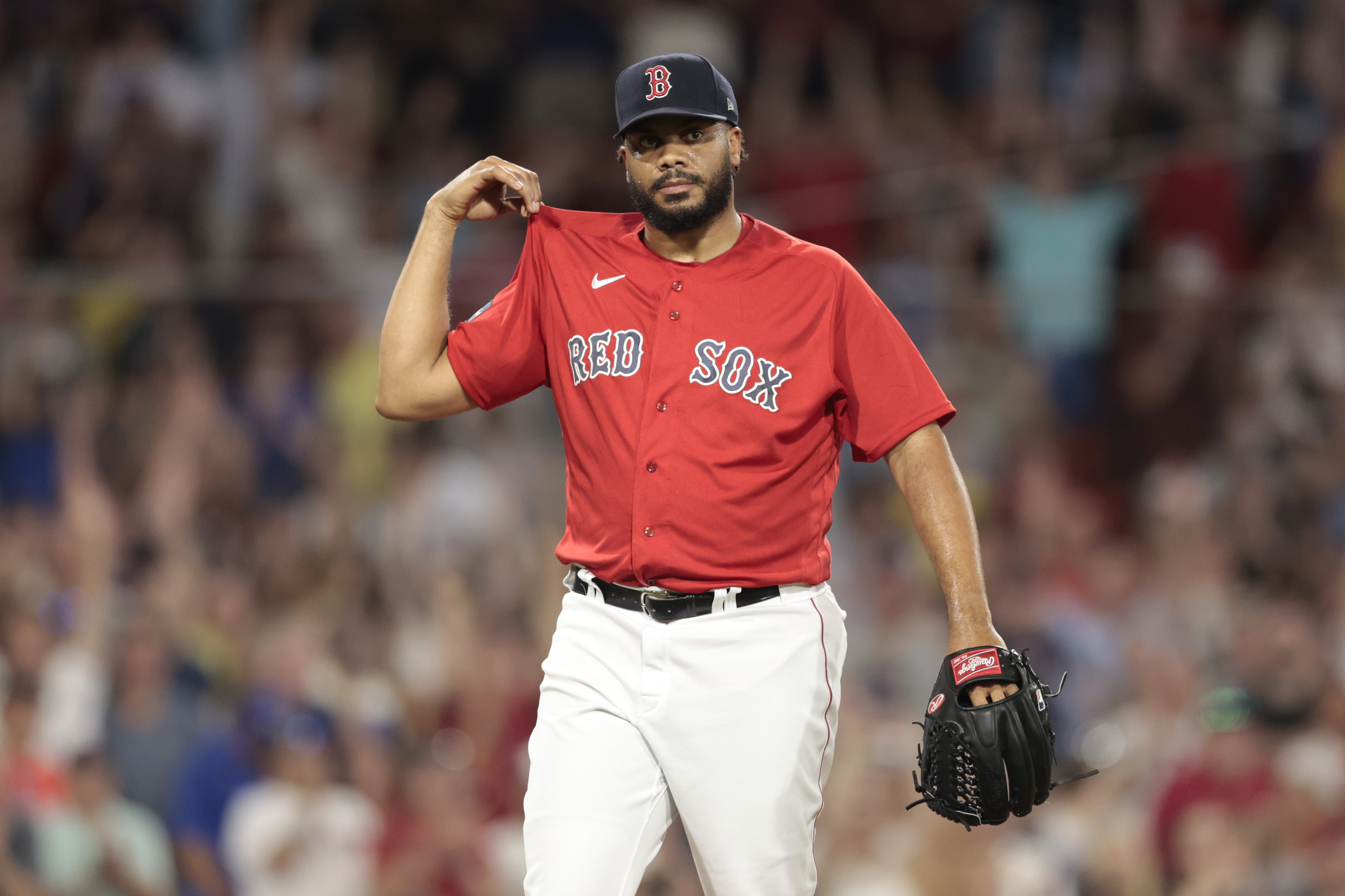Mauricio Llovera of the Boston Red Sox pitches against the New York News  Photo - Getty Images