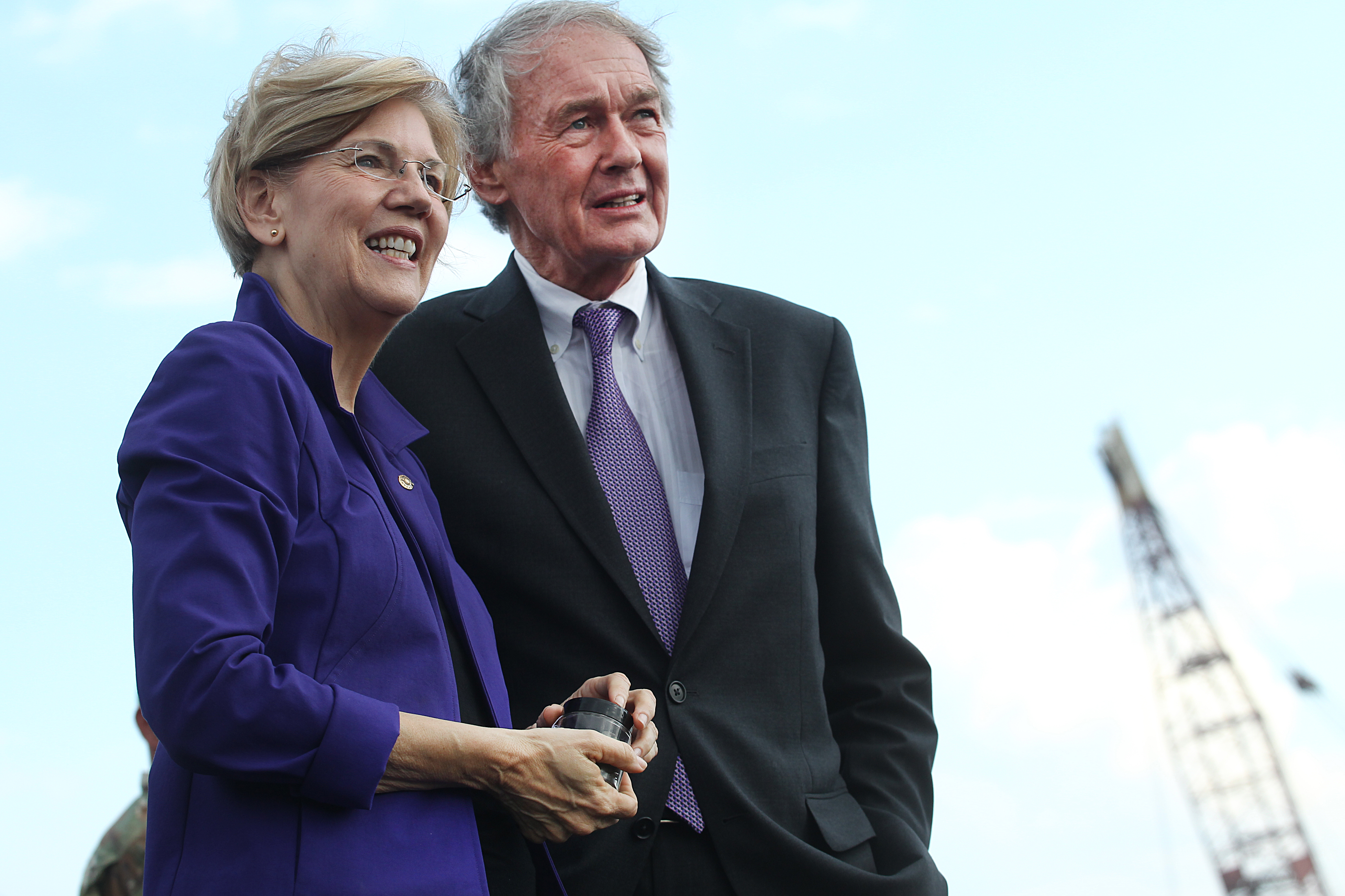 Elizabeth Warren Tiptoes Into Markey Kennedy Primary Fight The Boston Globe