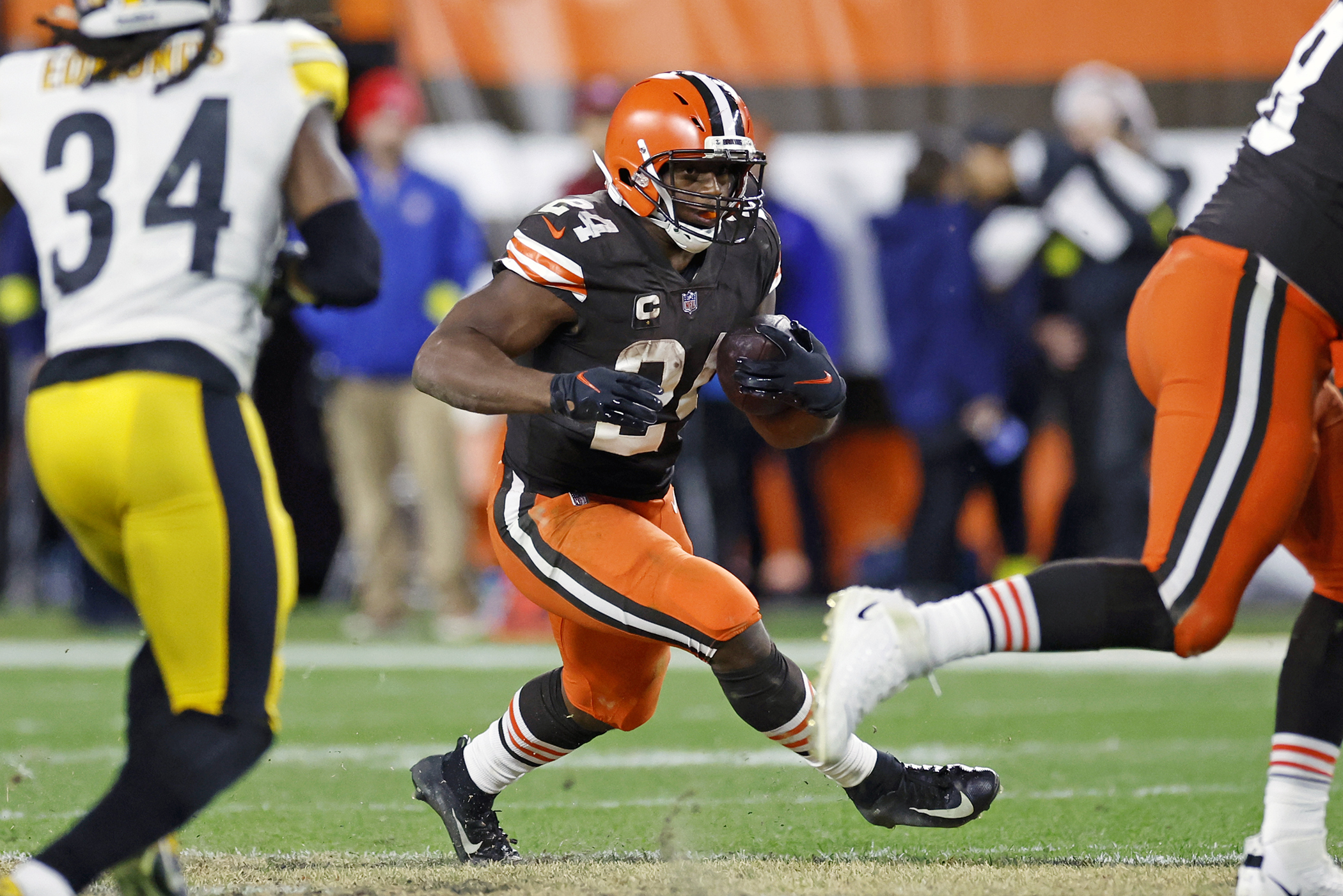 Brissett, Chubb lead way as Browns rebound against Steelers