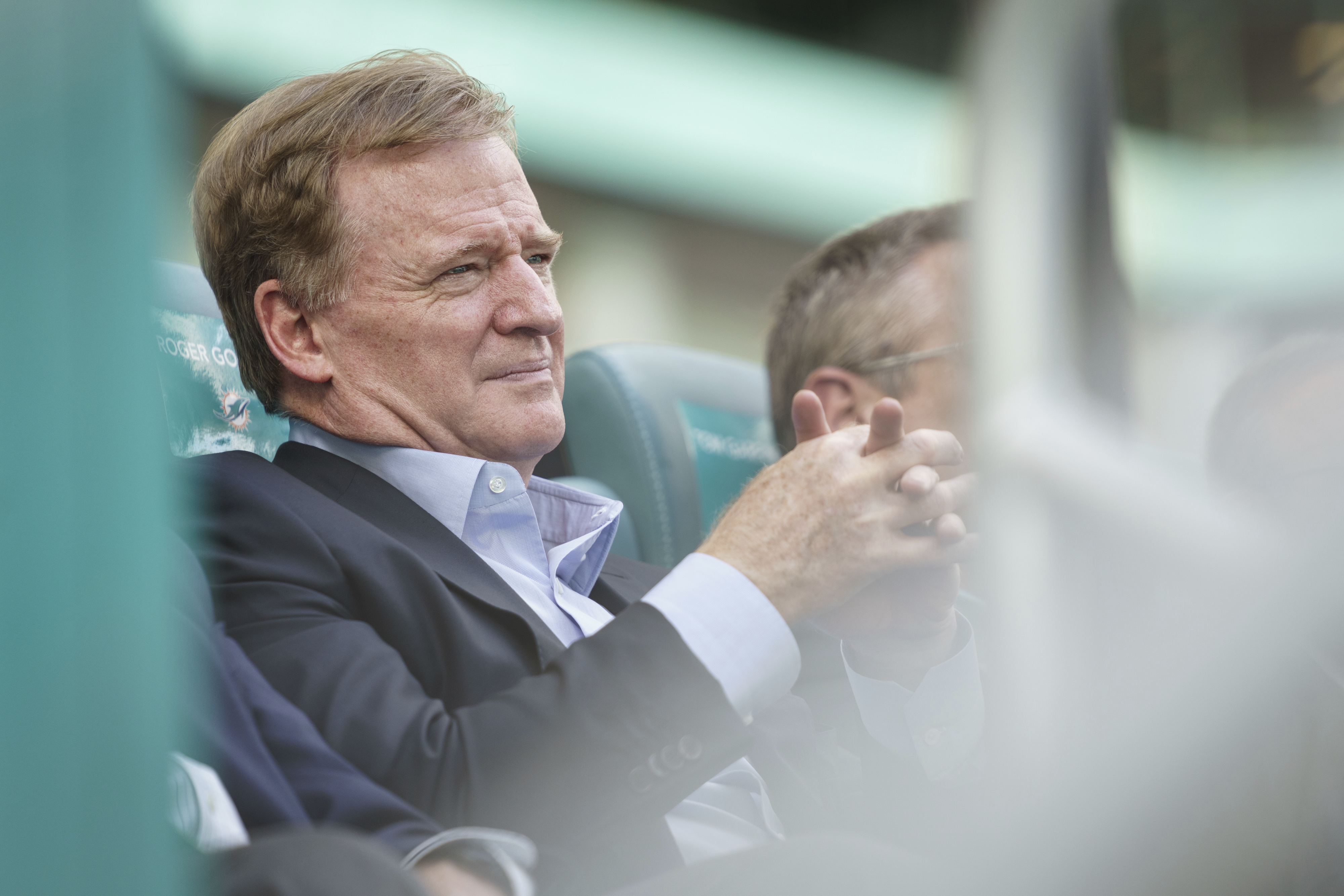 Roger Goodell agrees to testify before Congress, while Dan Snyder declines