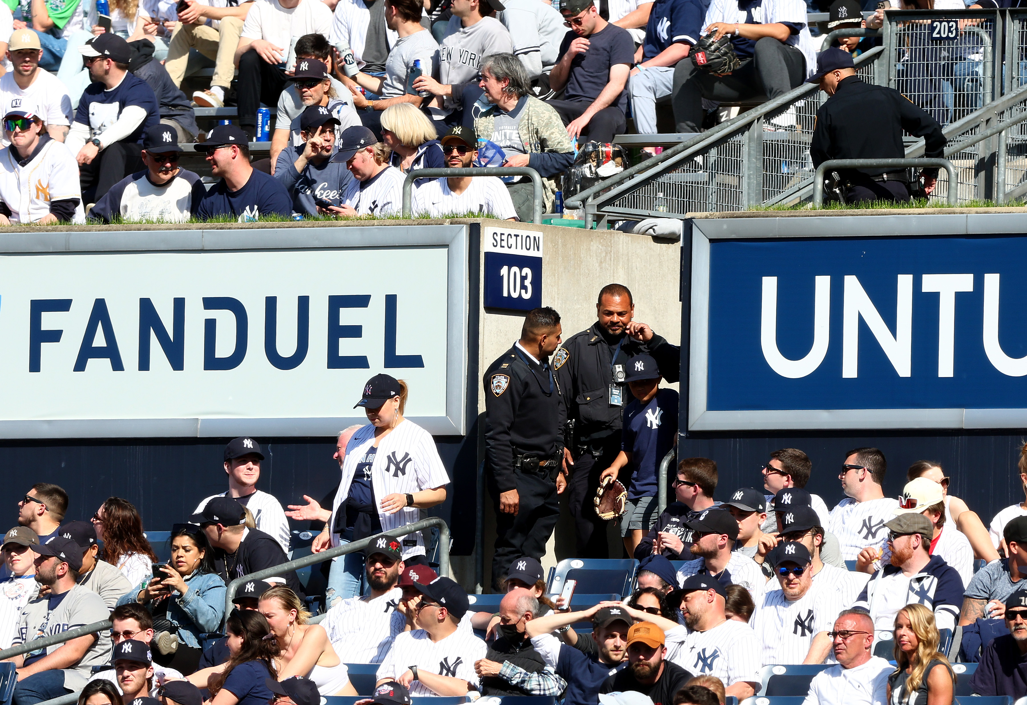 Yanks rout Jays 12-3 for 8th in row