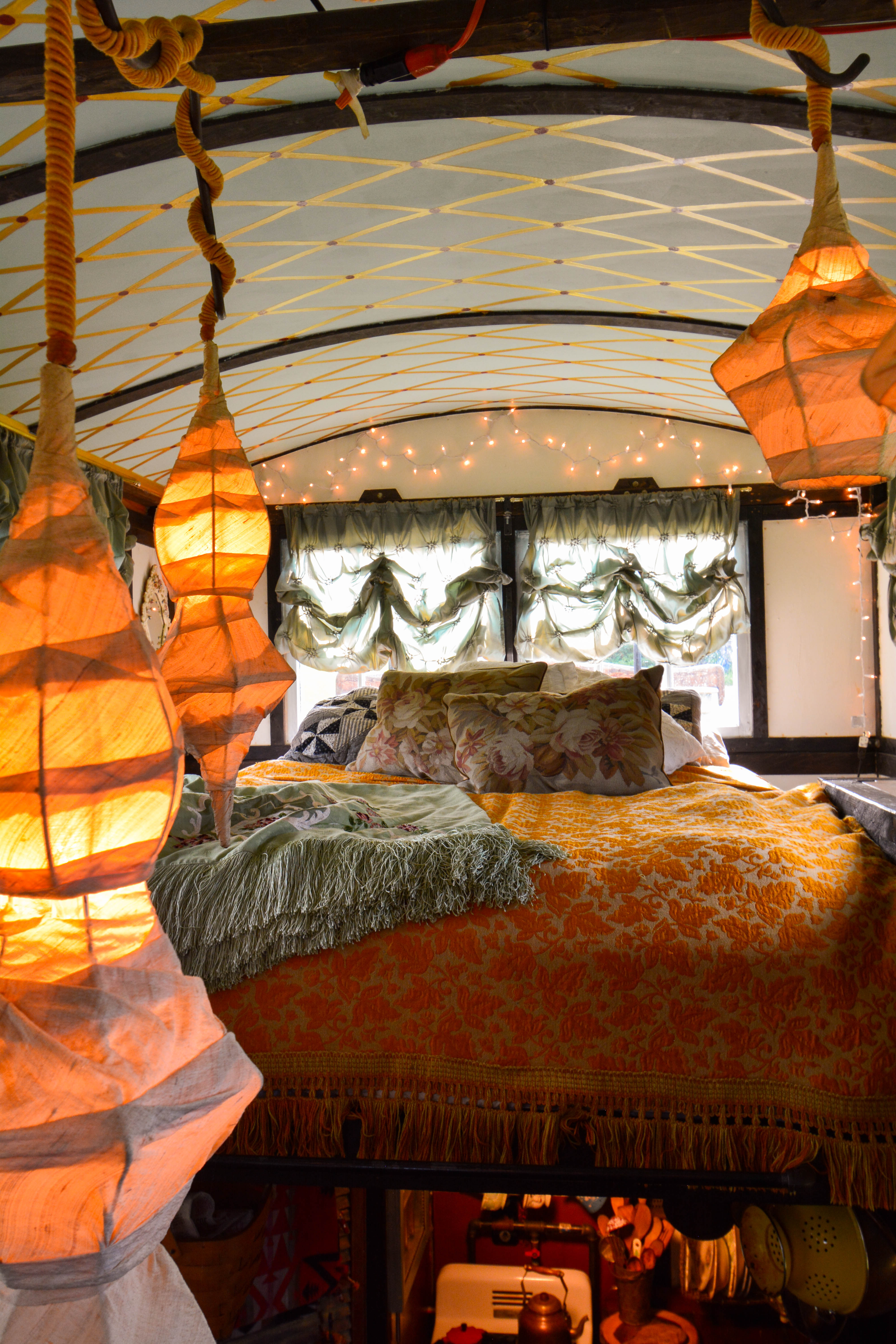 chloe-barcelou-tiny-home-bedroom