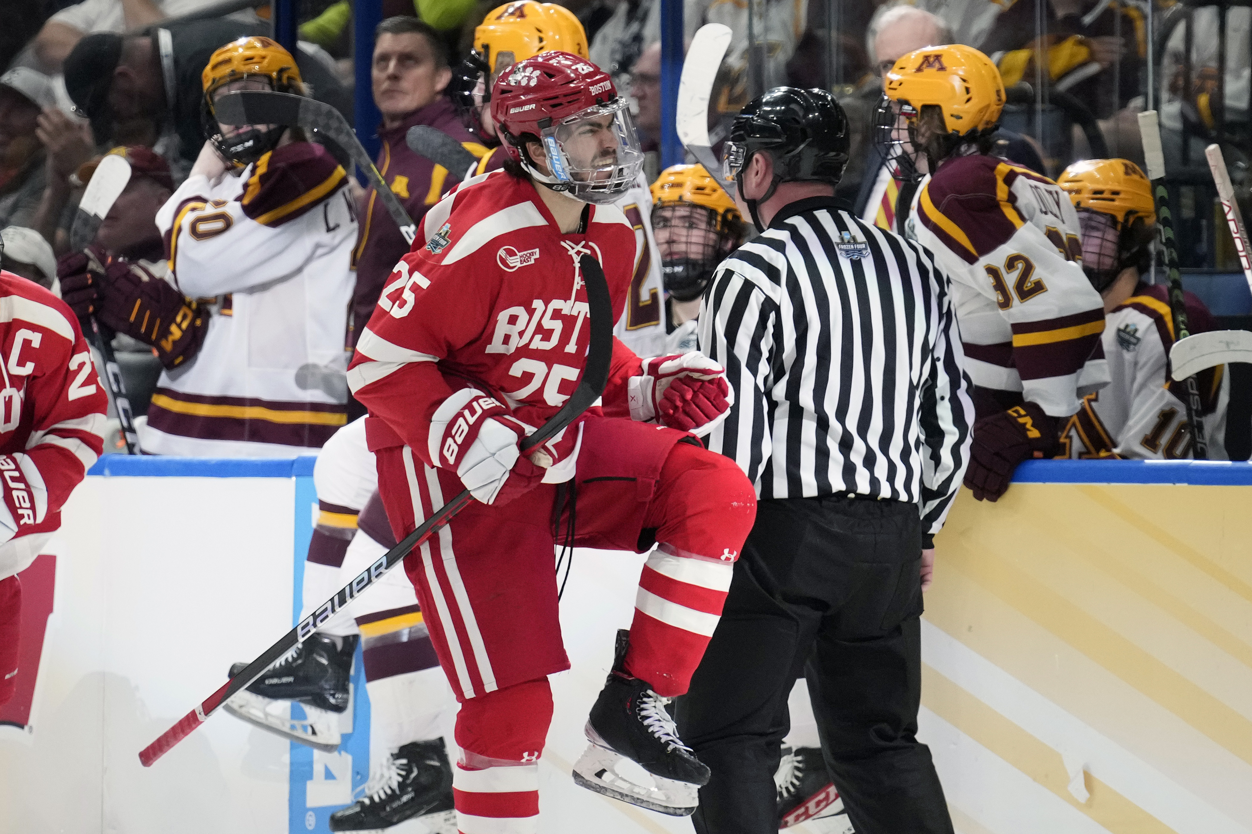 5 Boston University Tops #12 Men's Hockey, Advances to Frozen Four