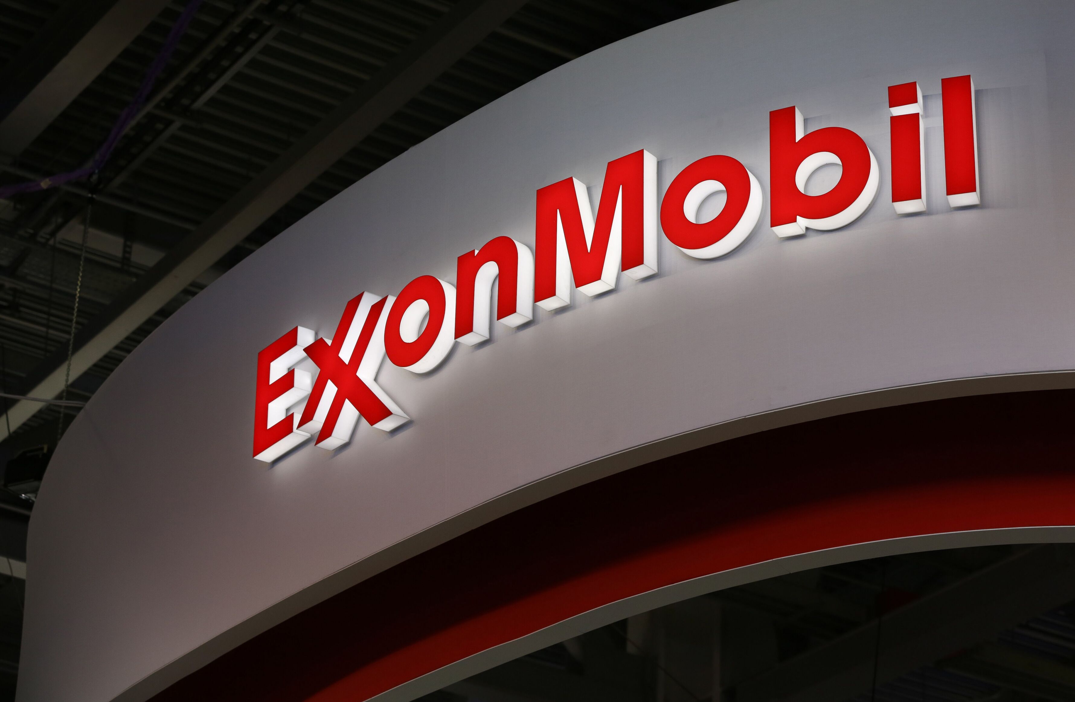 In Boston speech, Exxon Mobil CEO says he's still betting big on