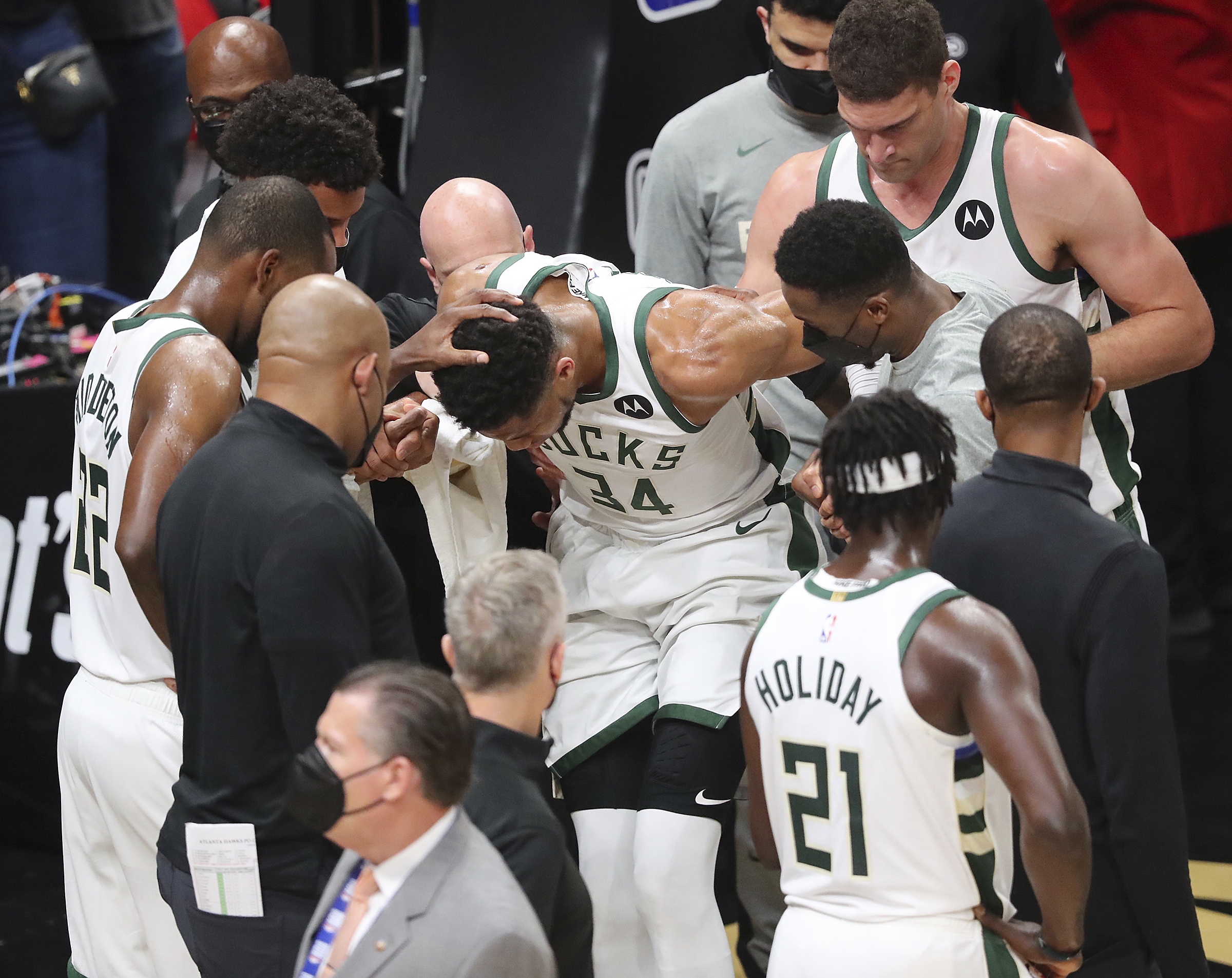 Bucks break through to NBA Finals despite Giannis Antetokounmpo injury