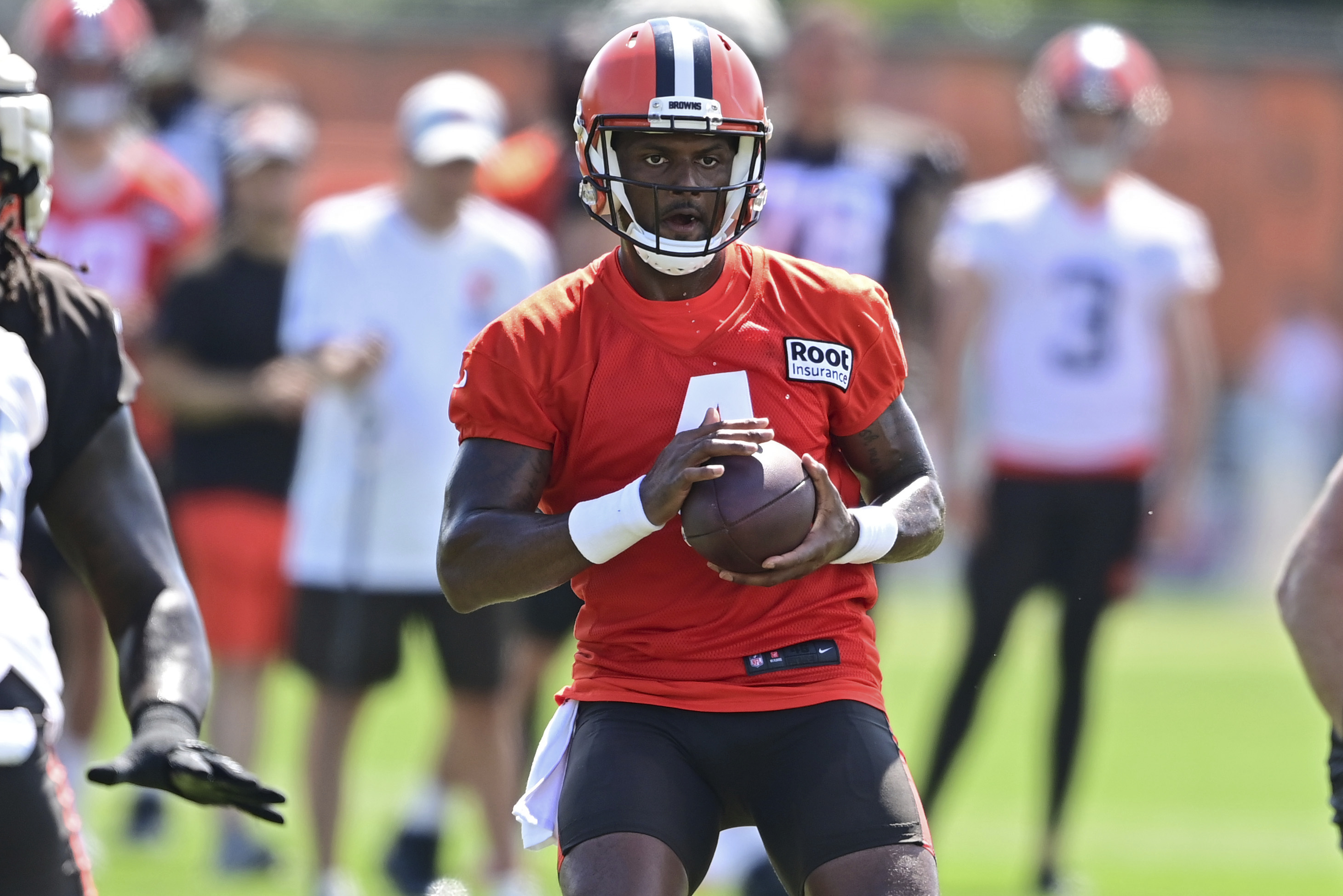 Deshaun Watson plans to sue if he gets yearlong NFL suspension