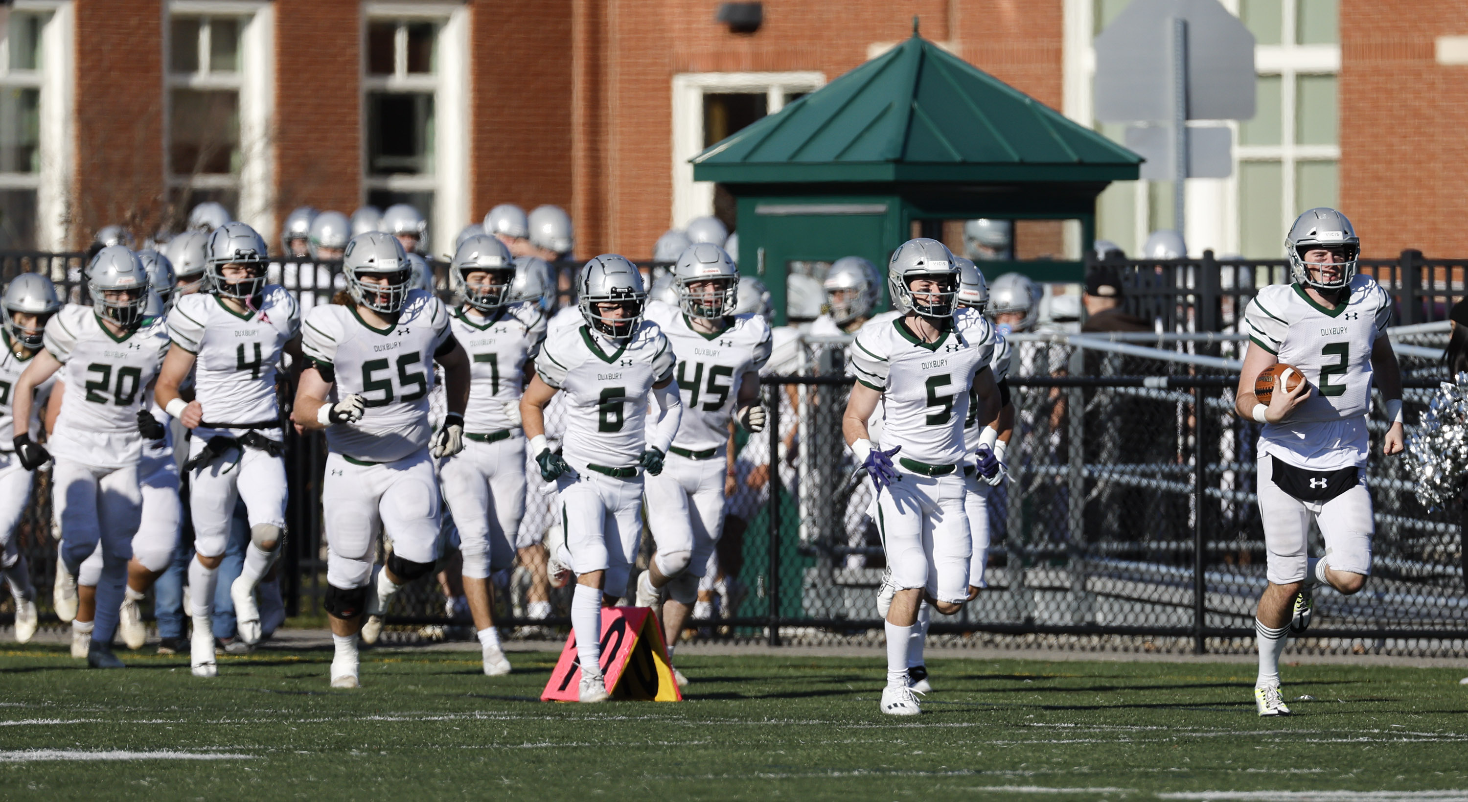 Previewing and predicting the Division 4 Super Bowl: Duxbury vs