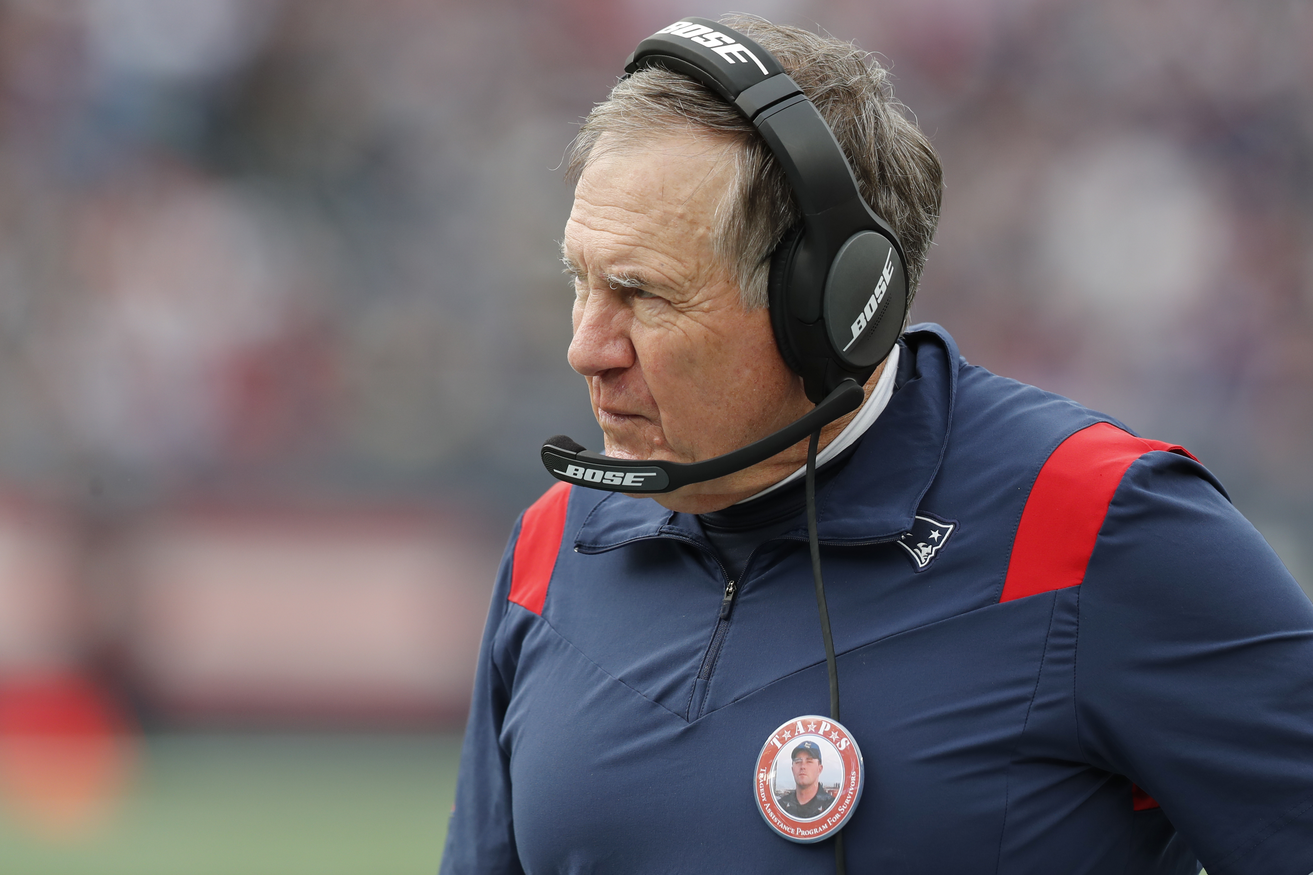 Patriots bury Browns, Belichick ties Halas