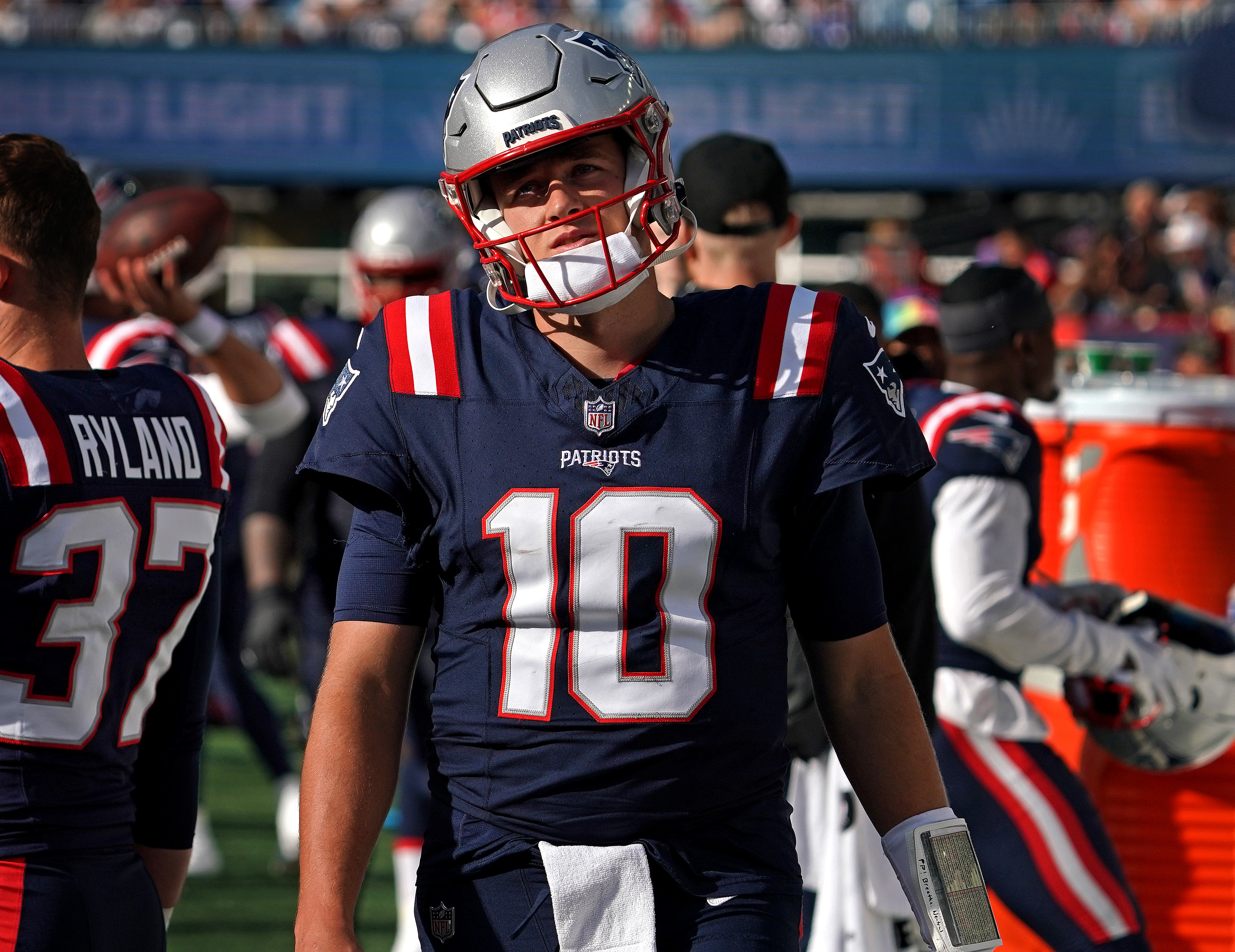 FINAL: New England Patriots Beat New York Jets 15-10 Preventing Comeback -  Sports Illustrated New England Patriots News, Analysis and More