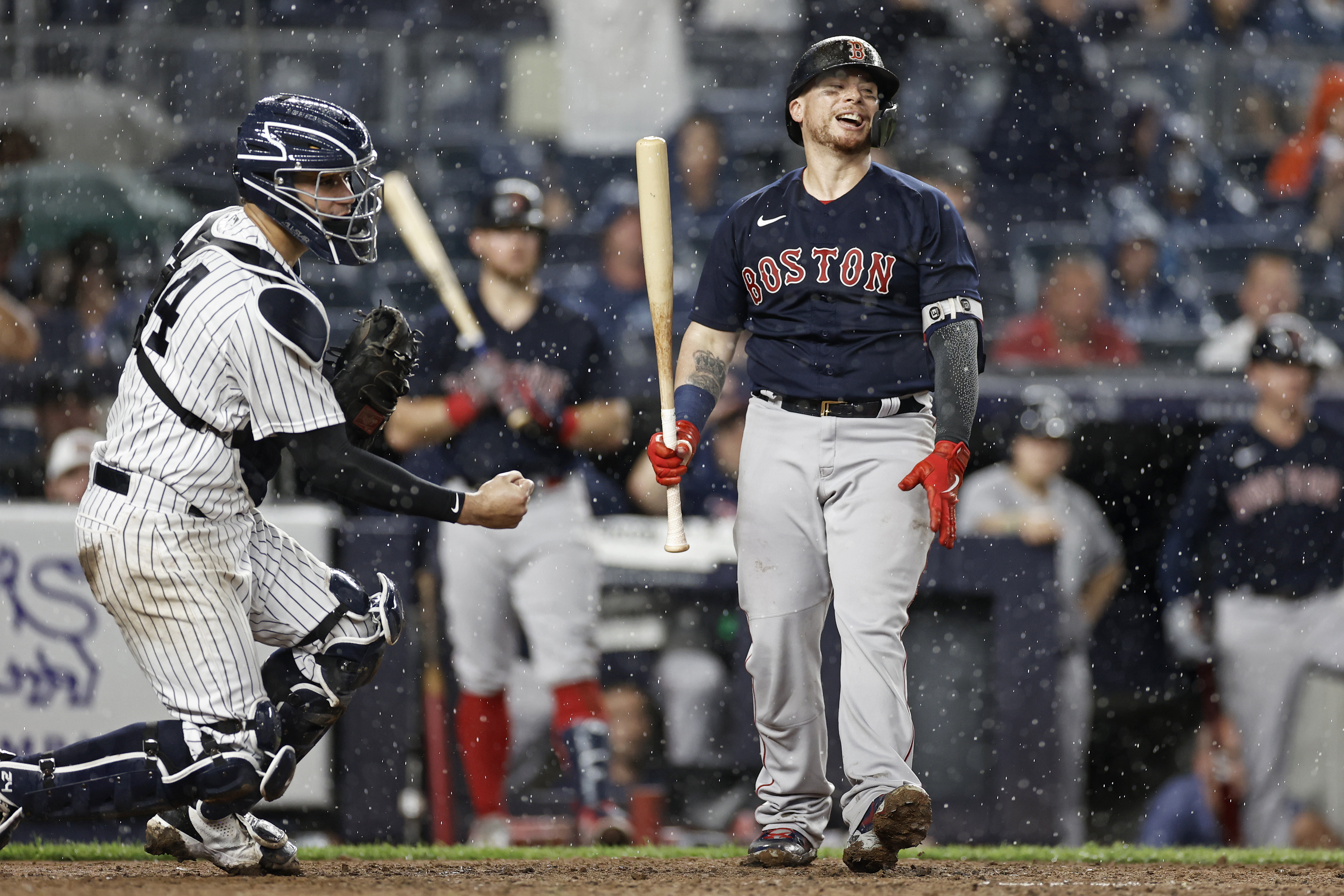 The Red Sox score 4 in the top of the 9th to secure a much-needed win to  tie them with the Yankees! 