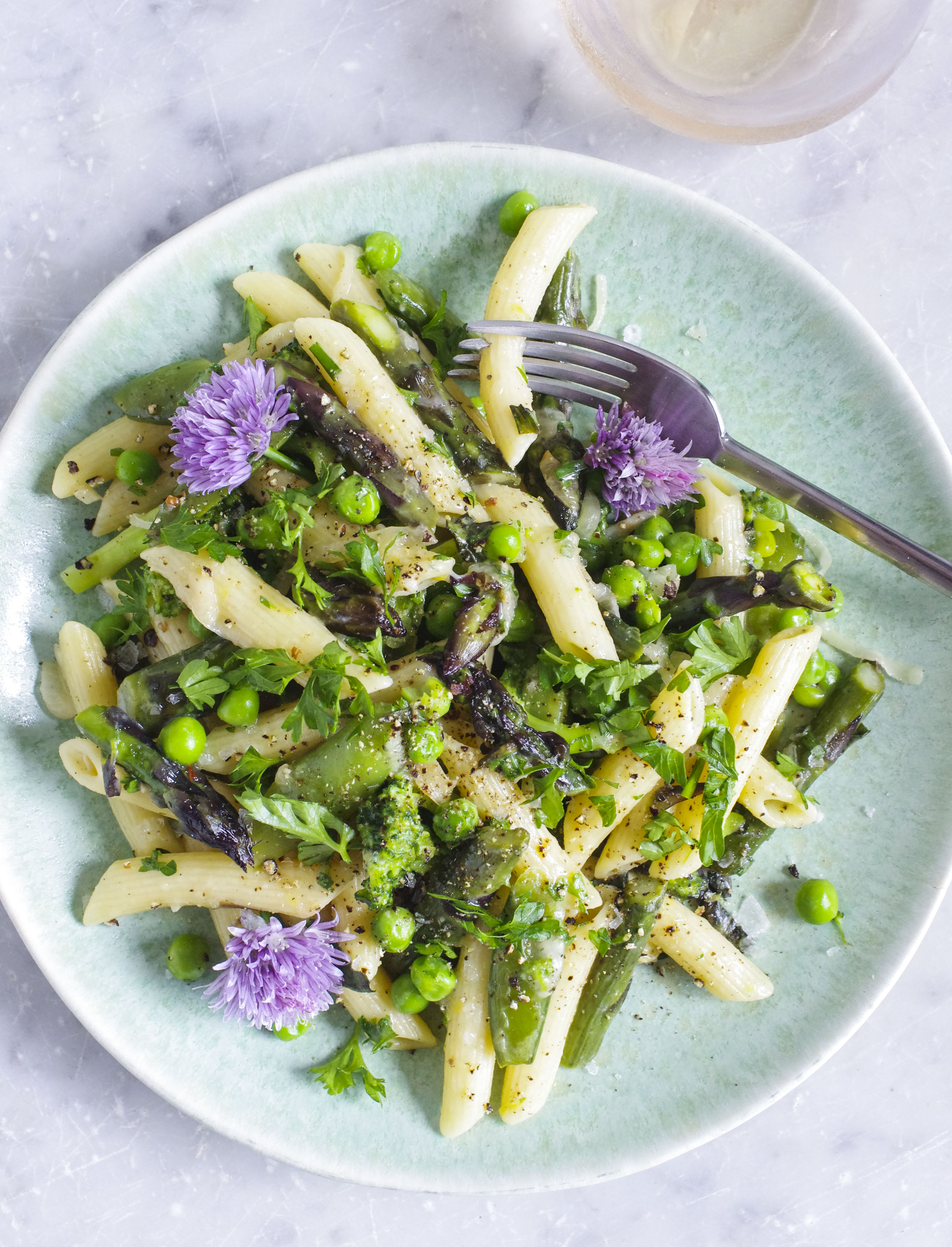 Recipe: For a bright pasta primavera, toss penne with lots of herbs and ...