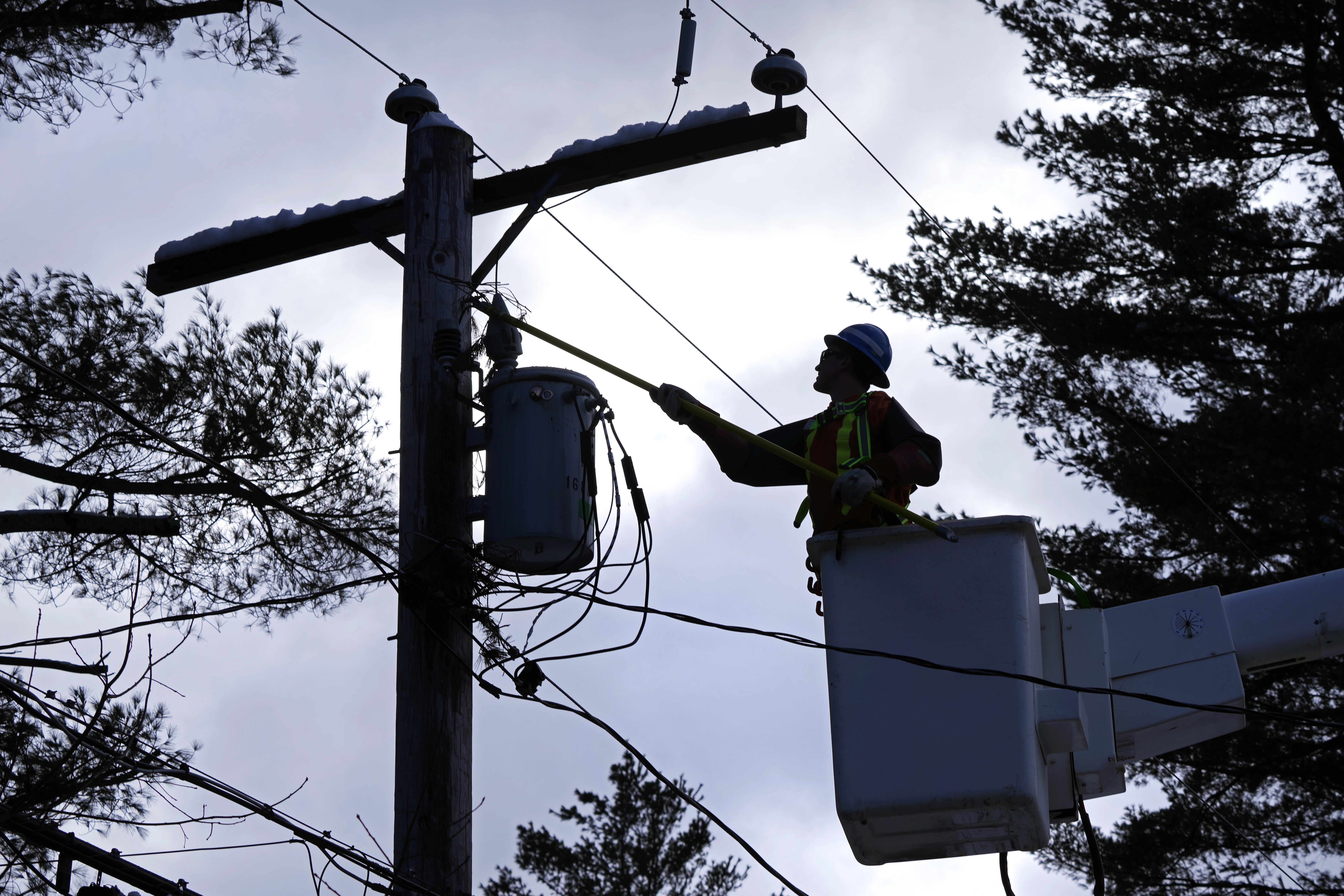 Bills 'Electric Company' lineman Donnie Green passes