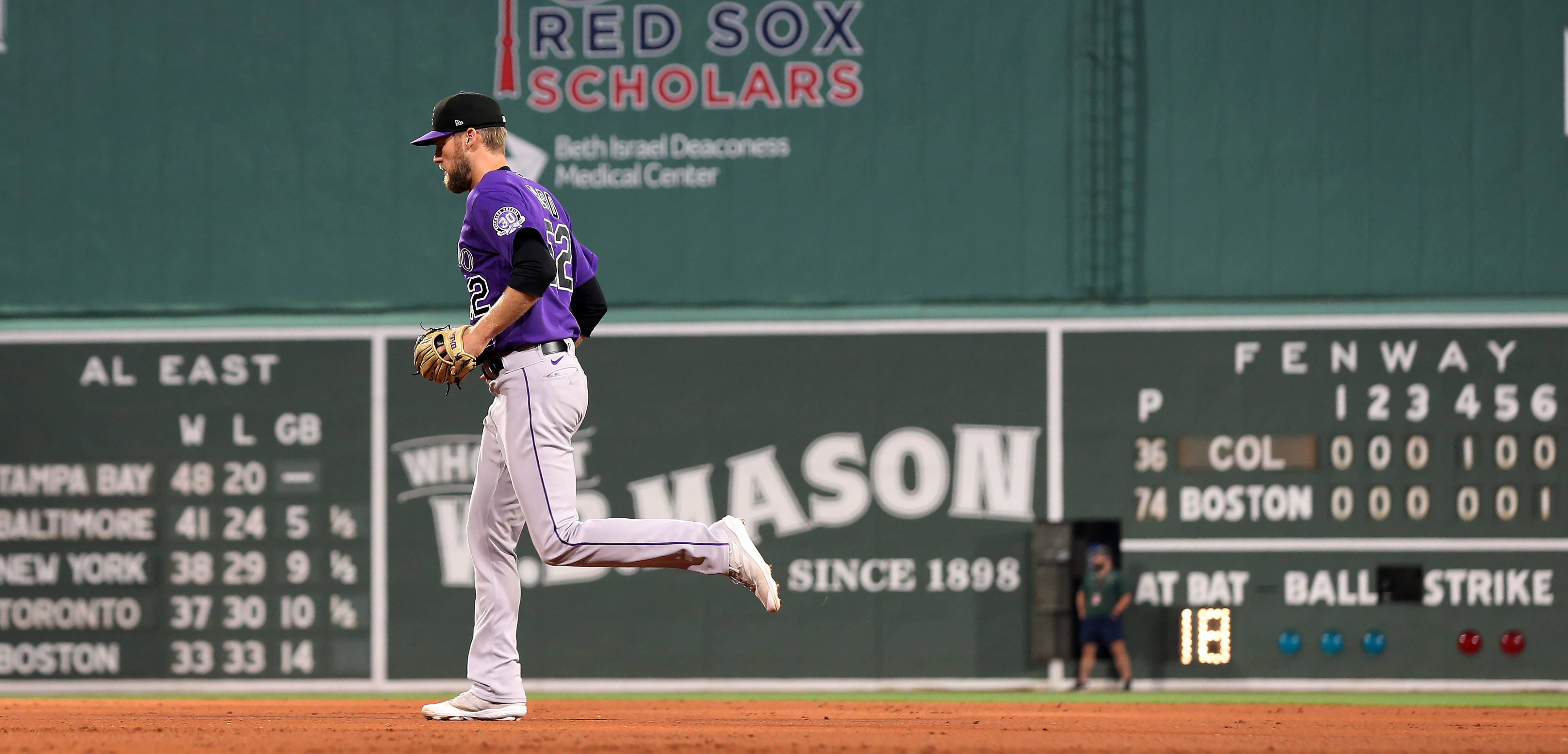 Daniel Bard makes his return to Fenway after 10-year absence