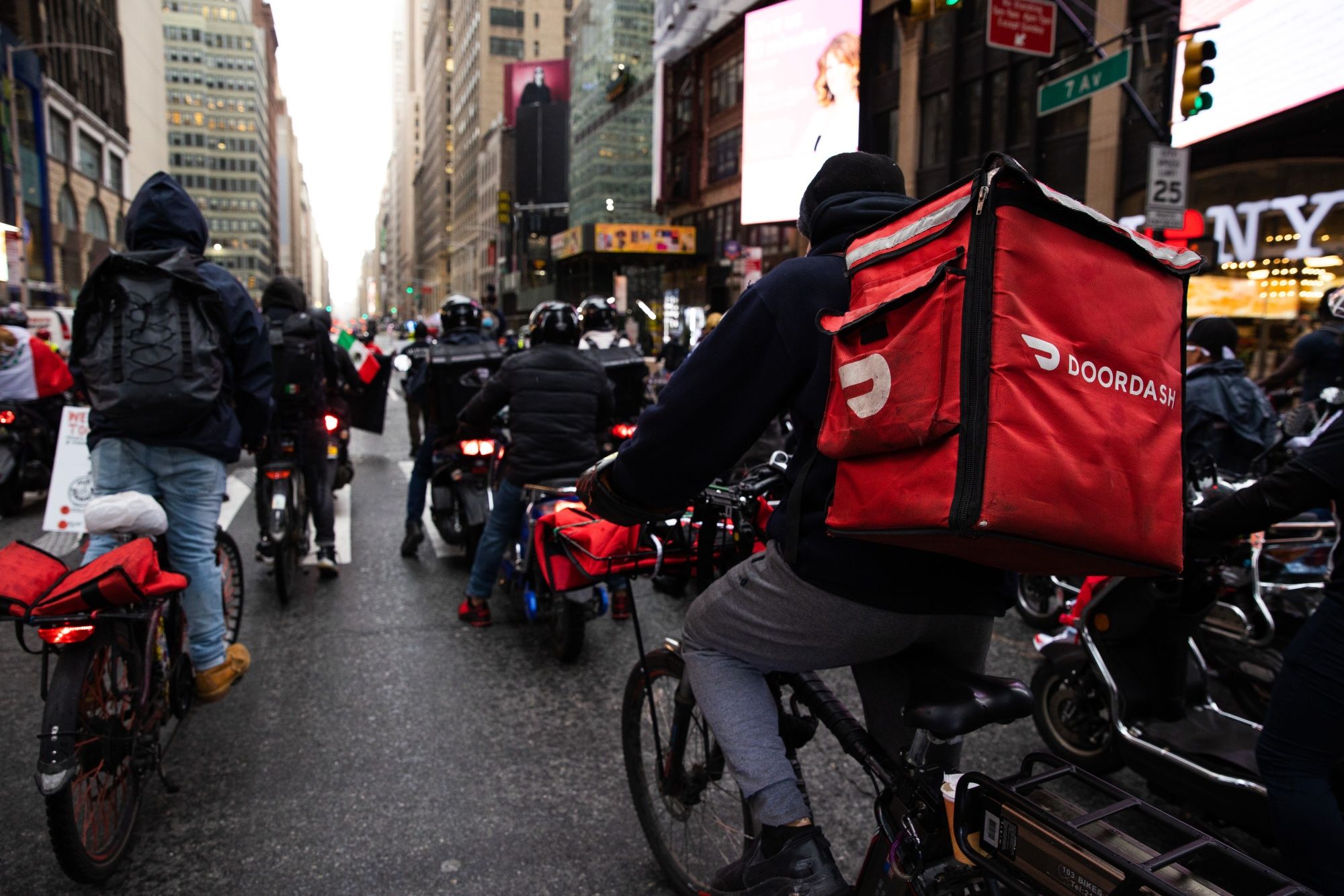 DoorDash, Uber sue NYC on deliverer wages