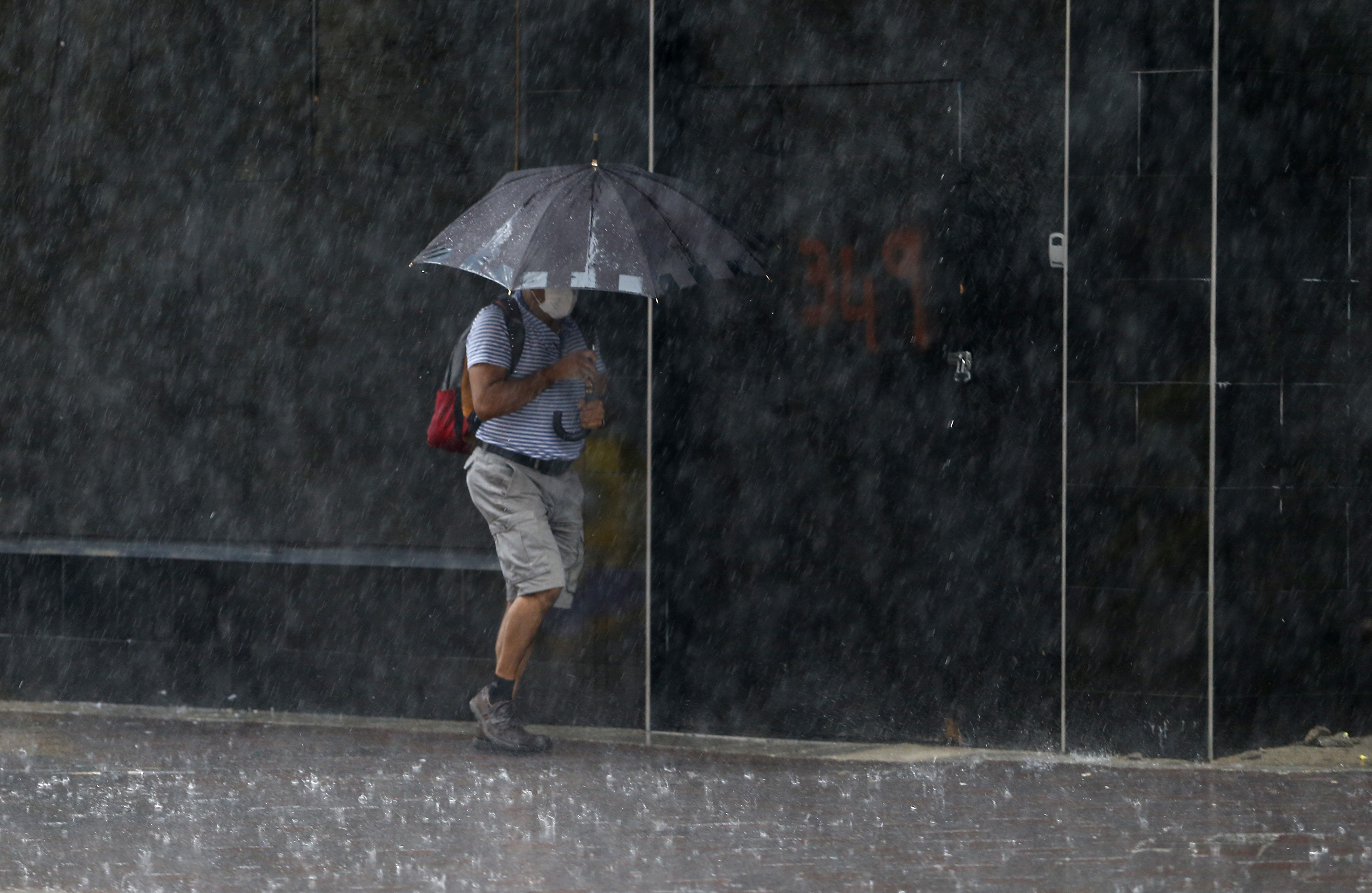 Thunderstorms Begin To Ease In Mass But More Heavy Rainfall Expected Overnight The Boston Globe