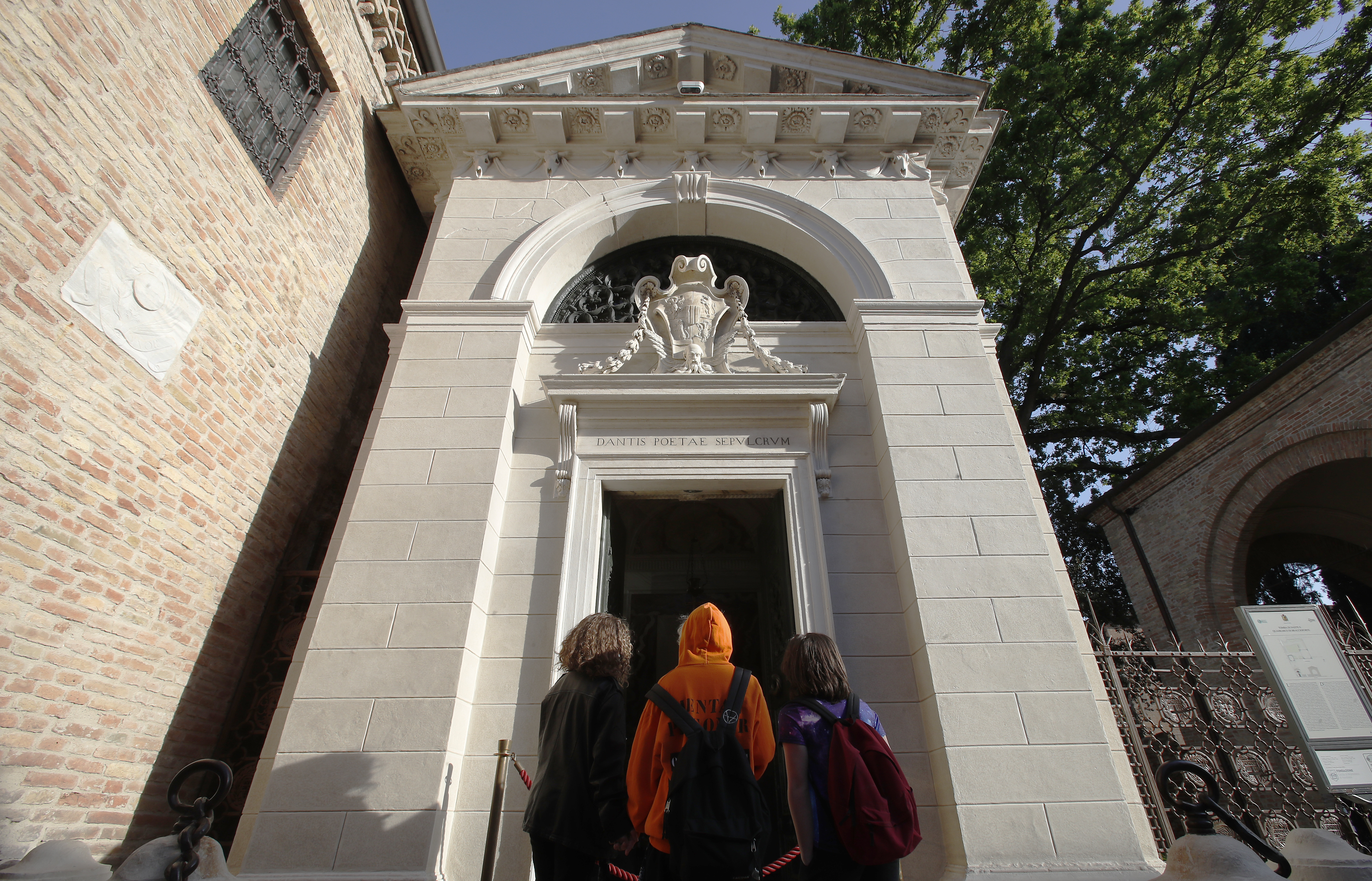 Daily readings at tomb honor Dante 700 years after his death The