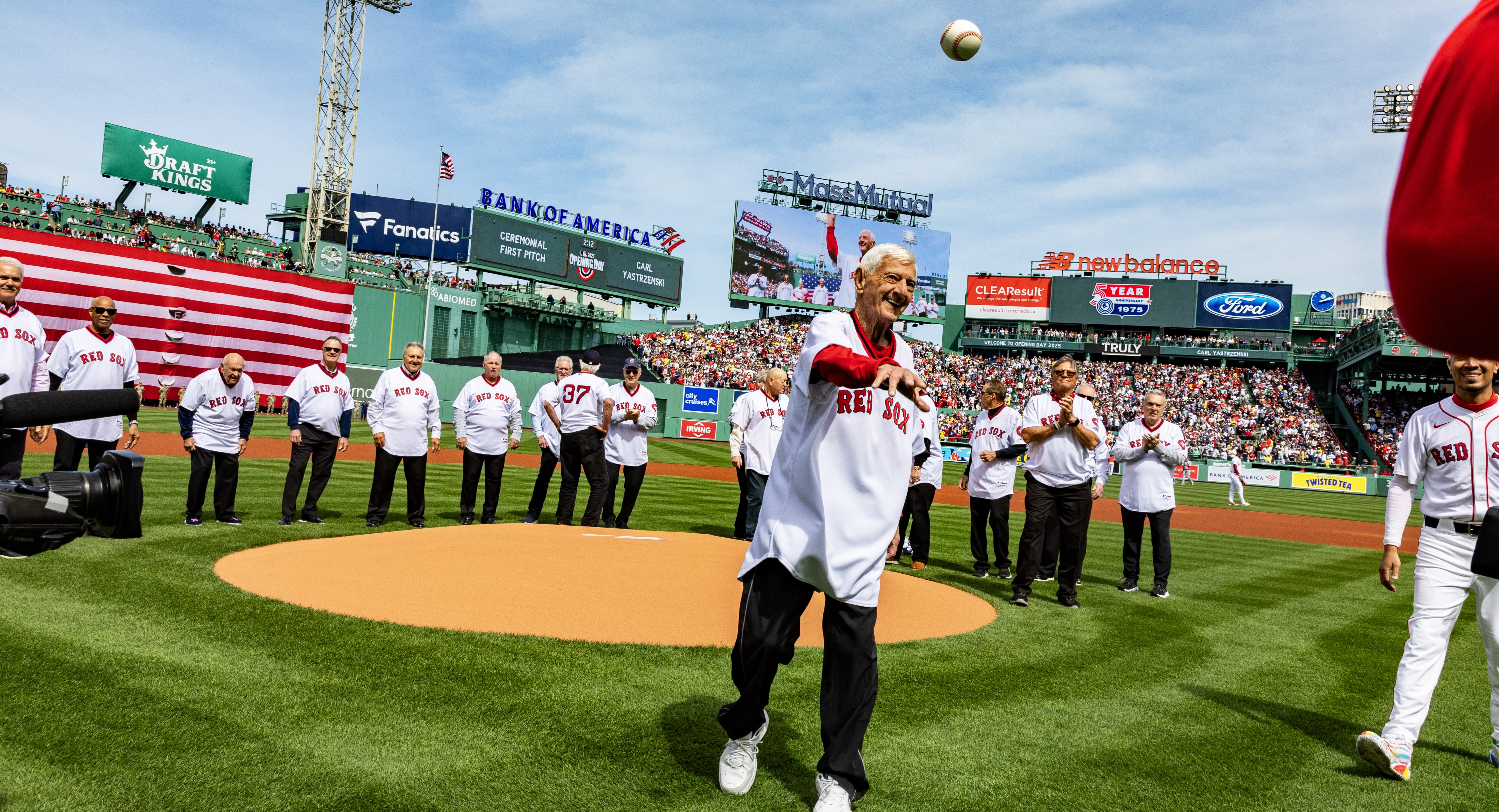 Fenway Park Opening Day: 1975 Red Sox honored before first home game