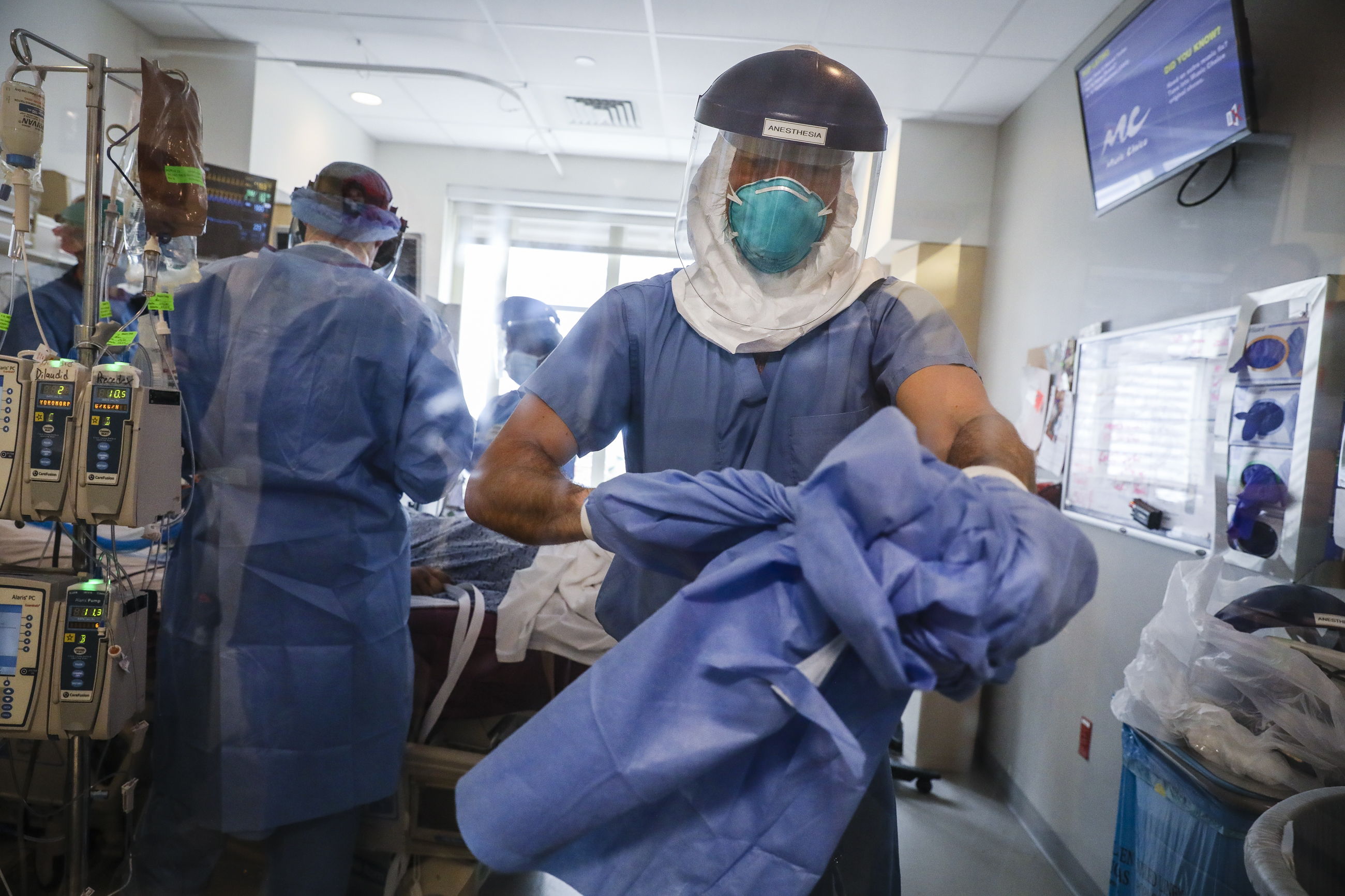 In ICUs, a furry friend to comfort patients - The Boston Globe