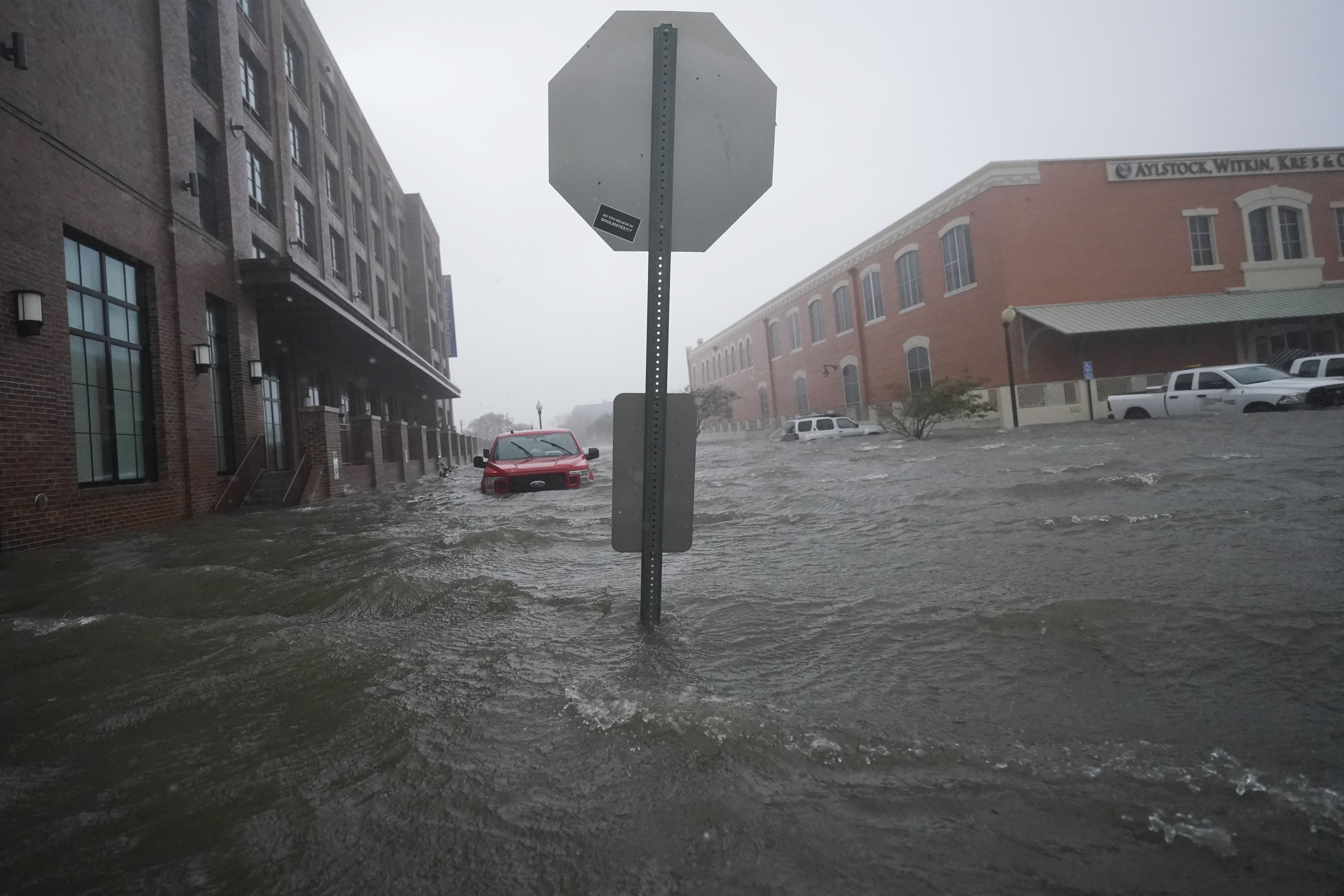 Hurricane Sally knocks out part of Three Mile Bridge in Pensacola, Fla. -  The Boston Globe