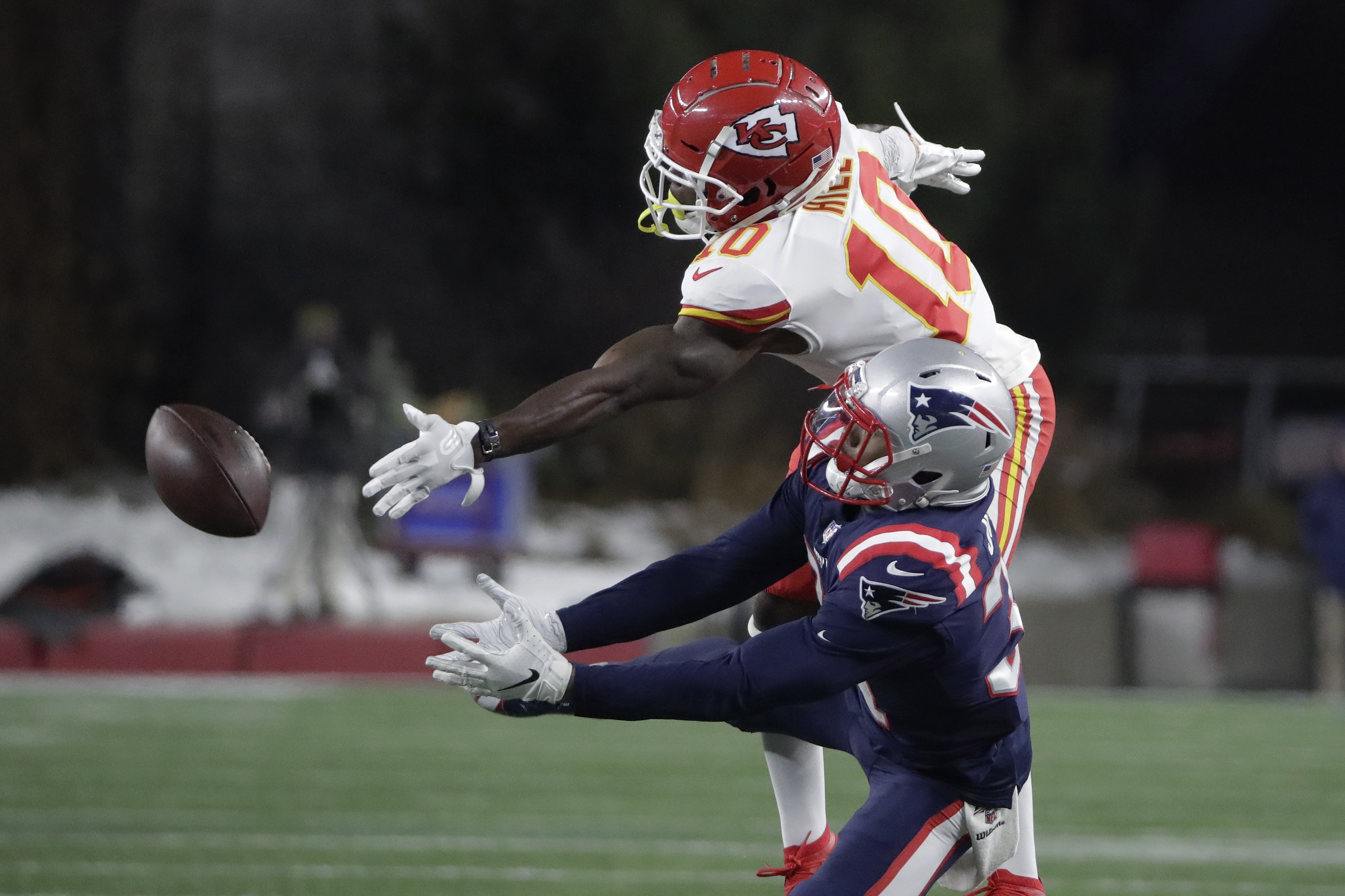 Chiefs' Tyreek Hill shows off his house in Florida