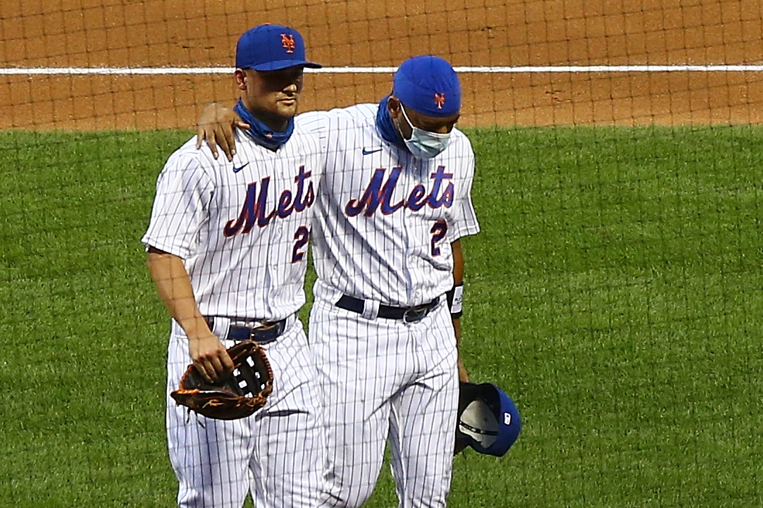 Mets' Dominic Smith kneels during national anthem, urges social