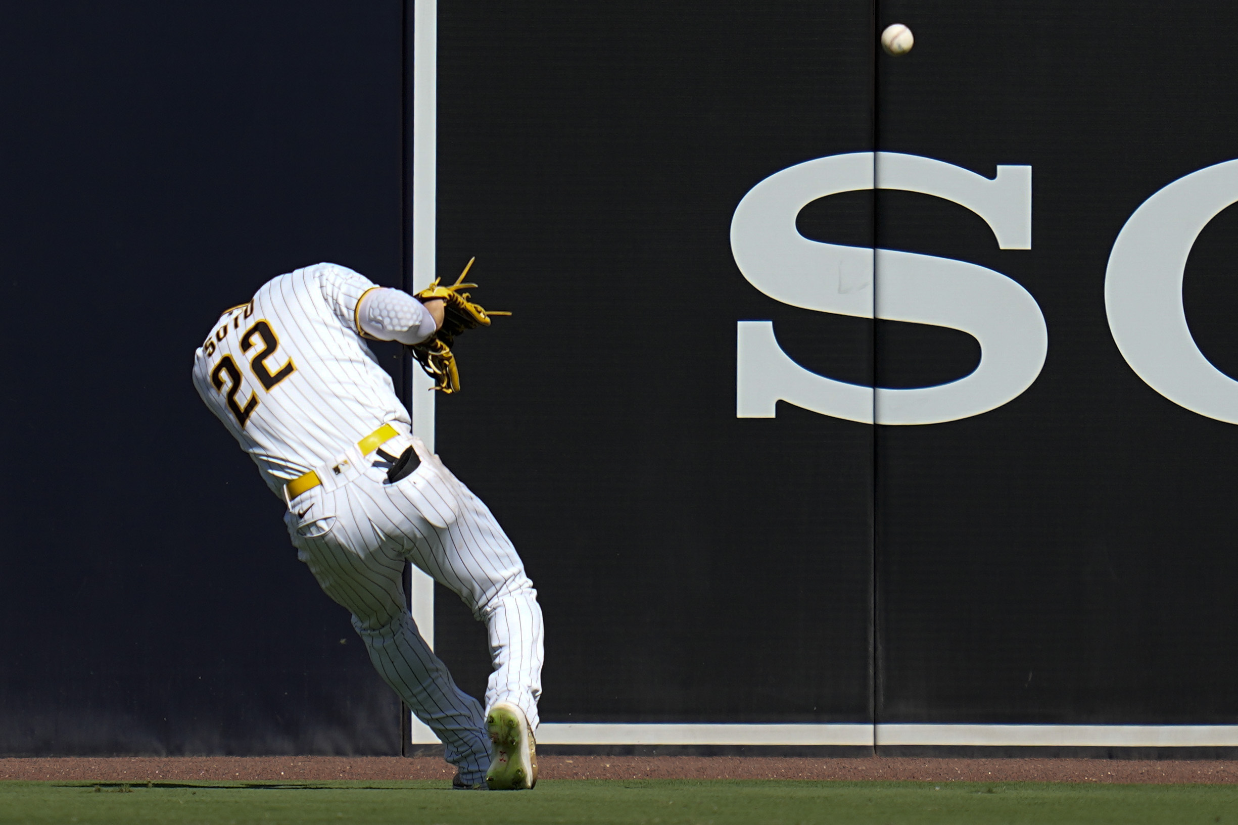 Brandon Drury and Josh Bell go back-to-back in NLCS Game 2