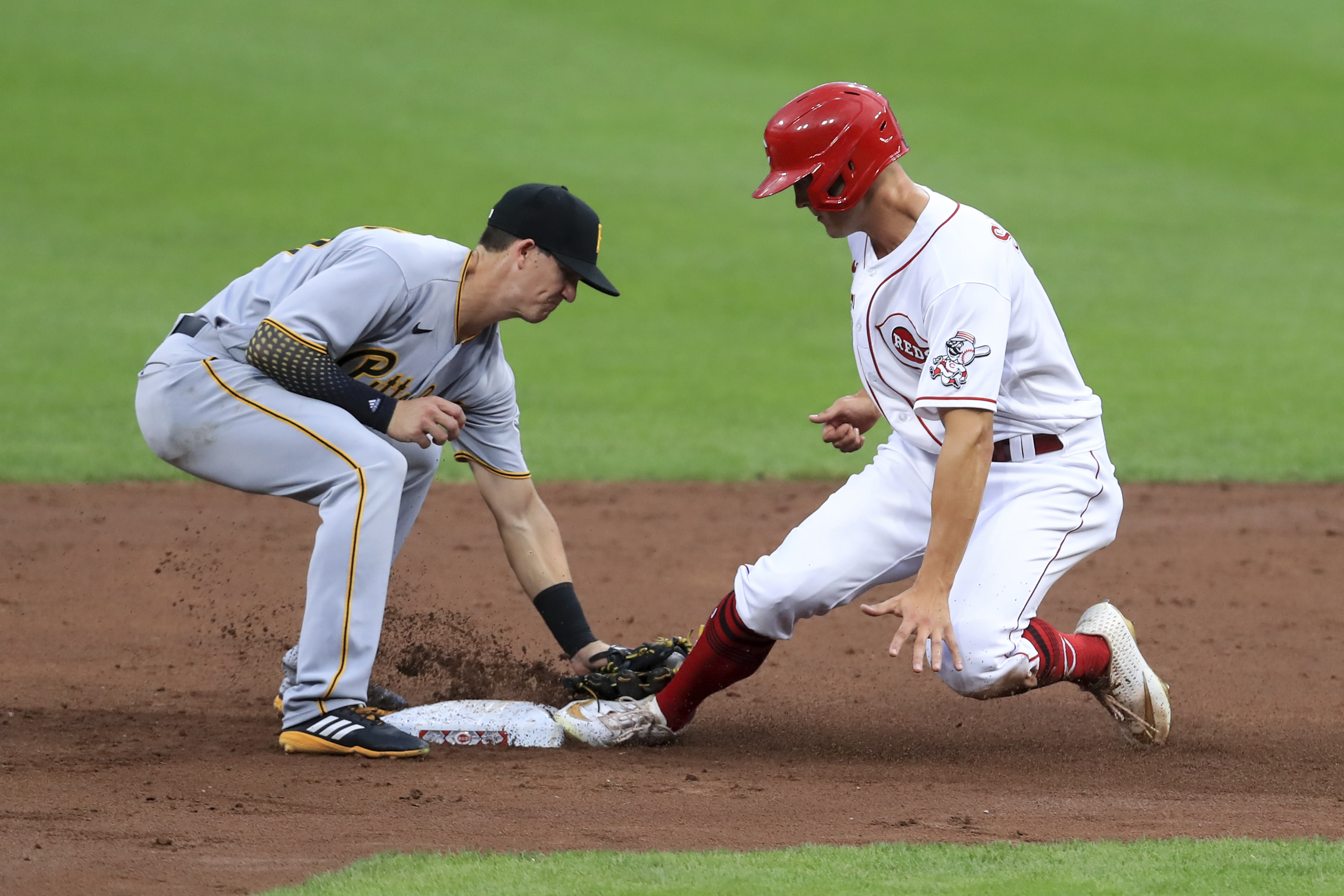 Joey Votto hides signed baseballs, jersey in Cincinnati park