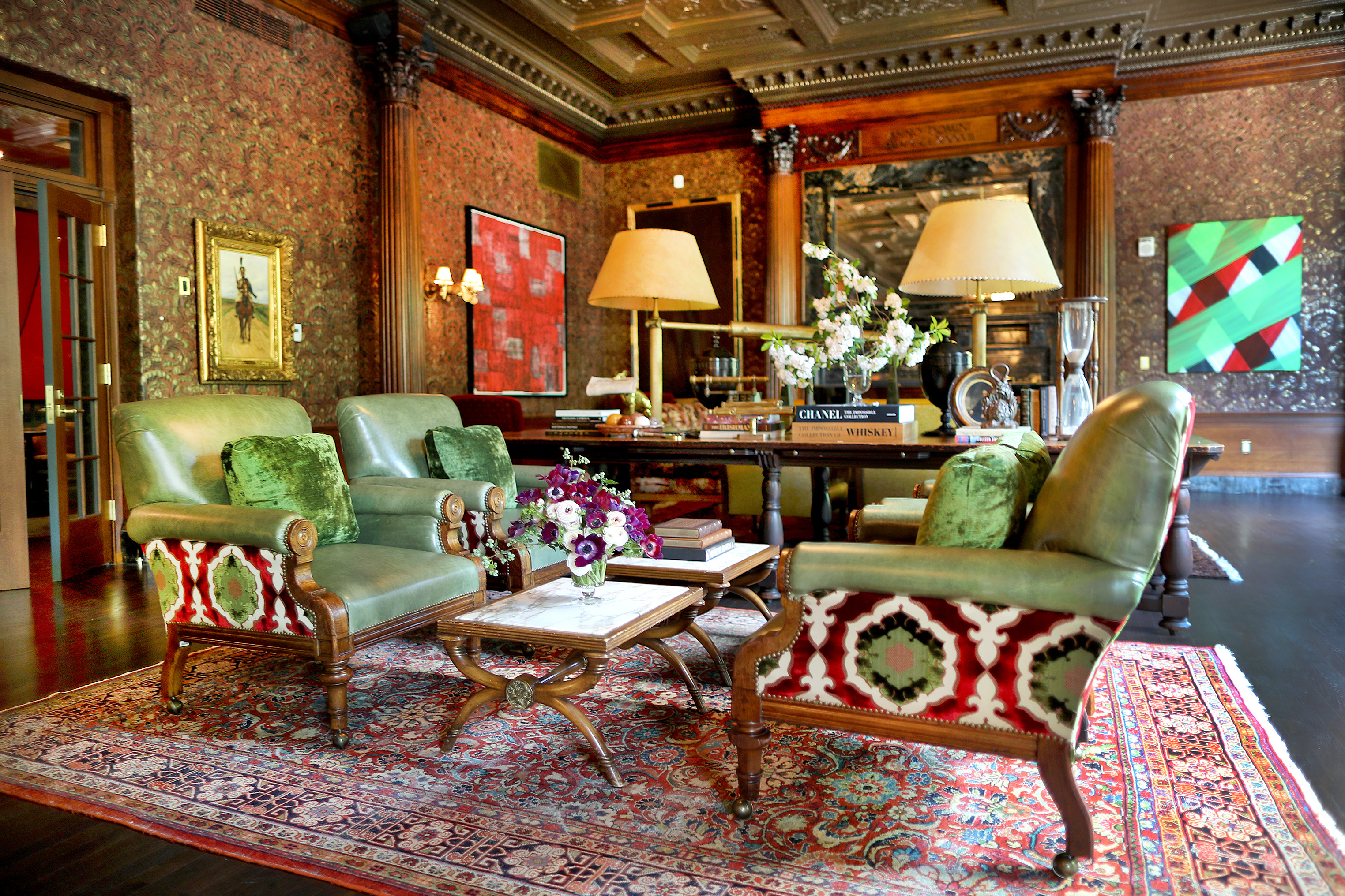 The living room of the 'Quin.