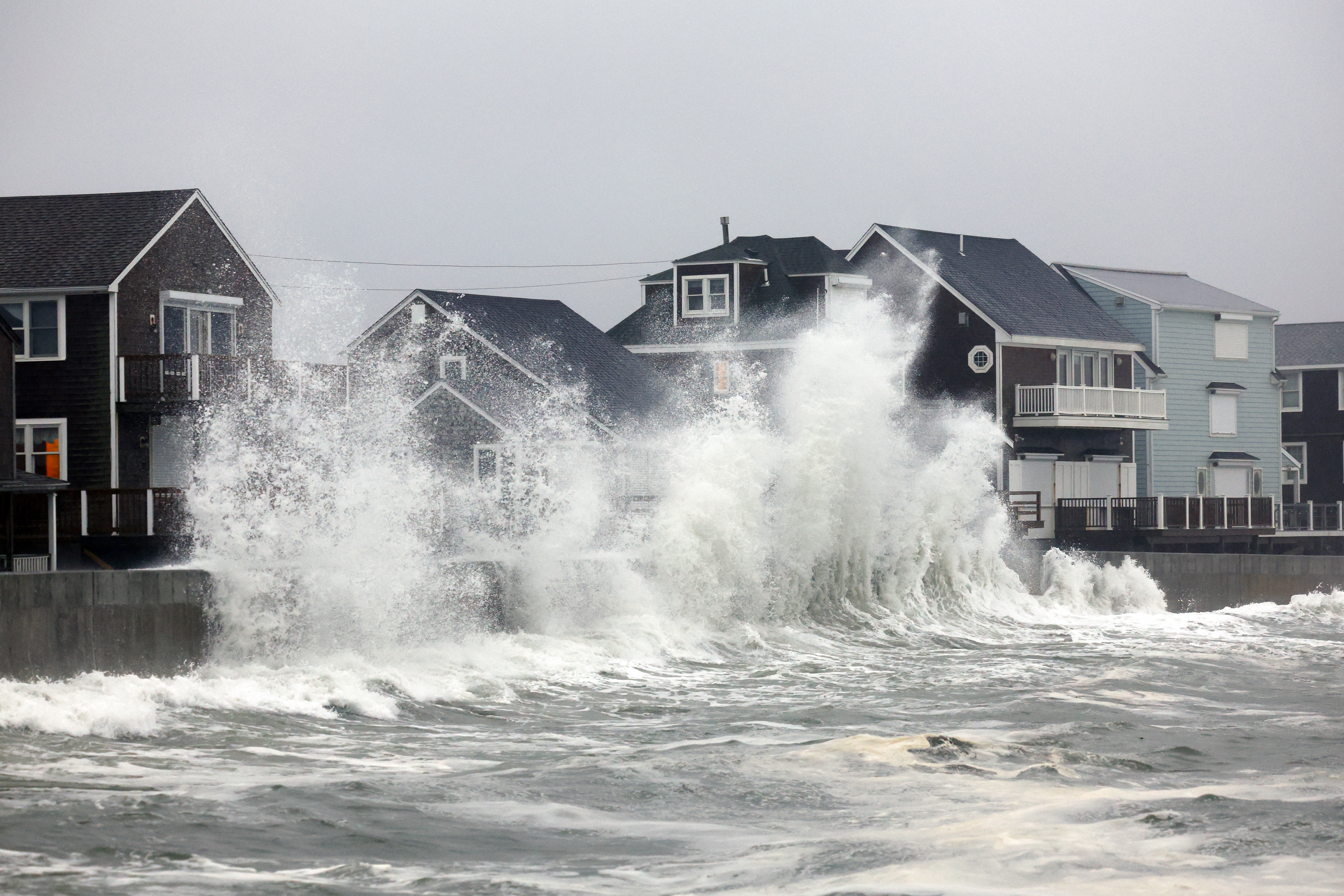 Nor'easter in pH๏τos: See how the storm impacted the Boston area