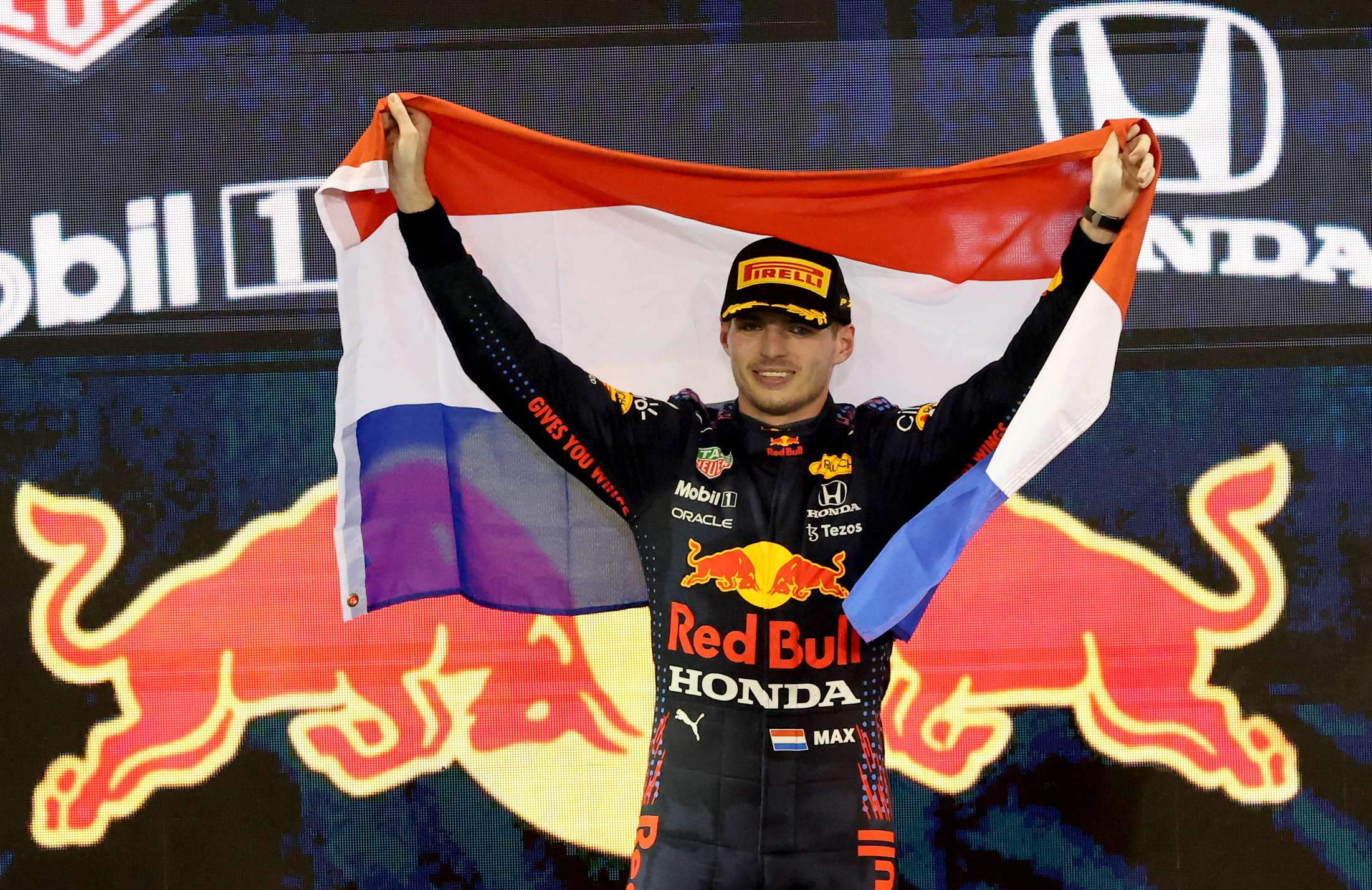 Max Verstappen wins first F1 title with dramatic, controversial last lap  pass of Lewis Hamilton - The Boston Globe