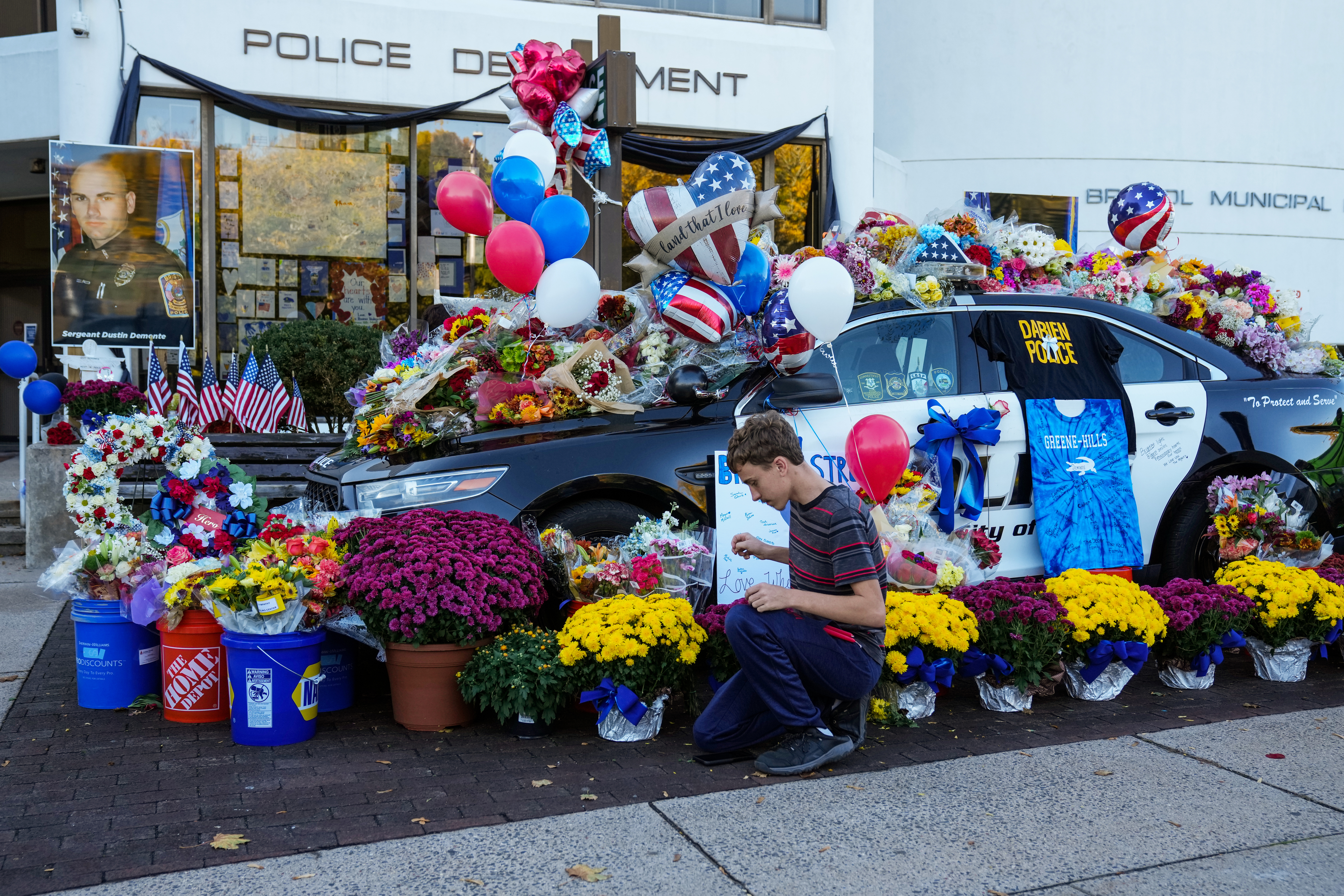 NE Patriots honor Bristol police officers with moment of silence