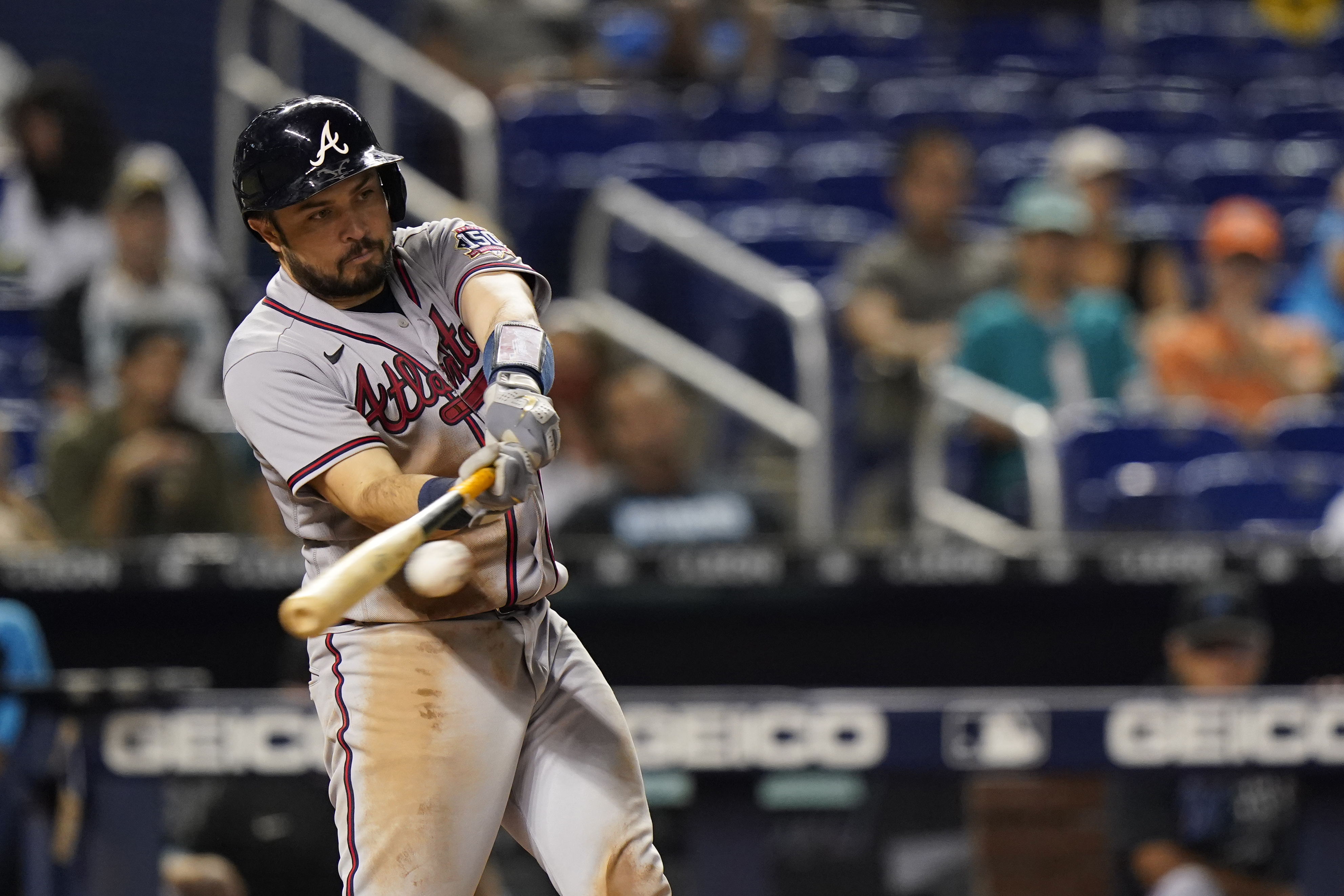 Luke Voit powers red-hot Yankees past Twins for eighth straight