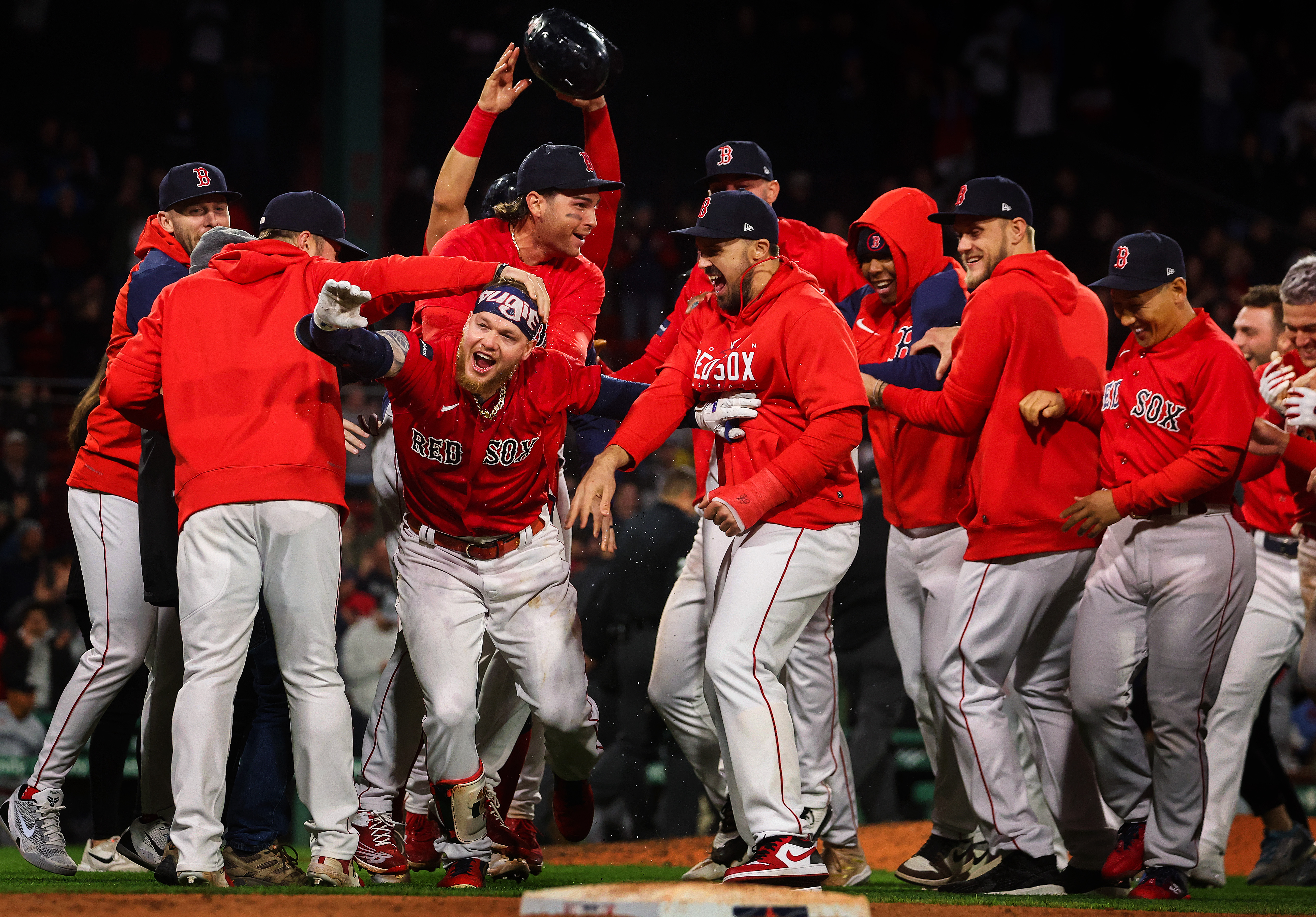 Red Sox beat Nationals 5-4 in series opener