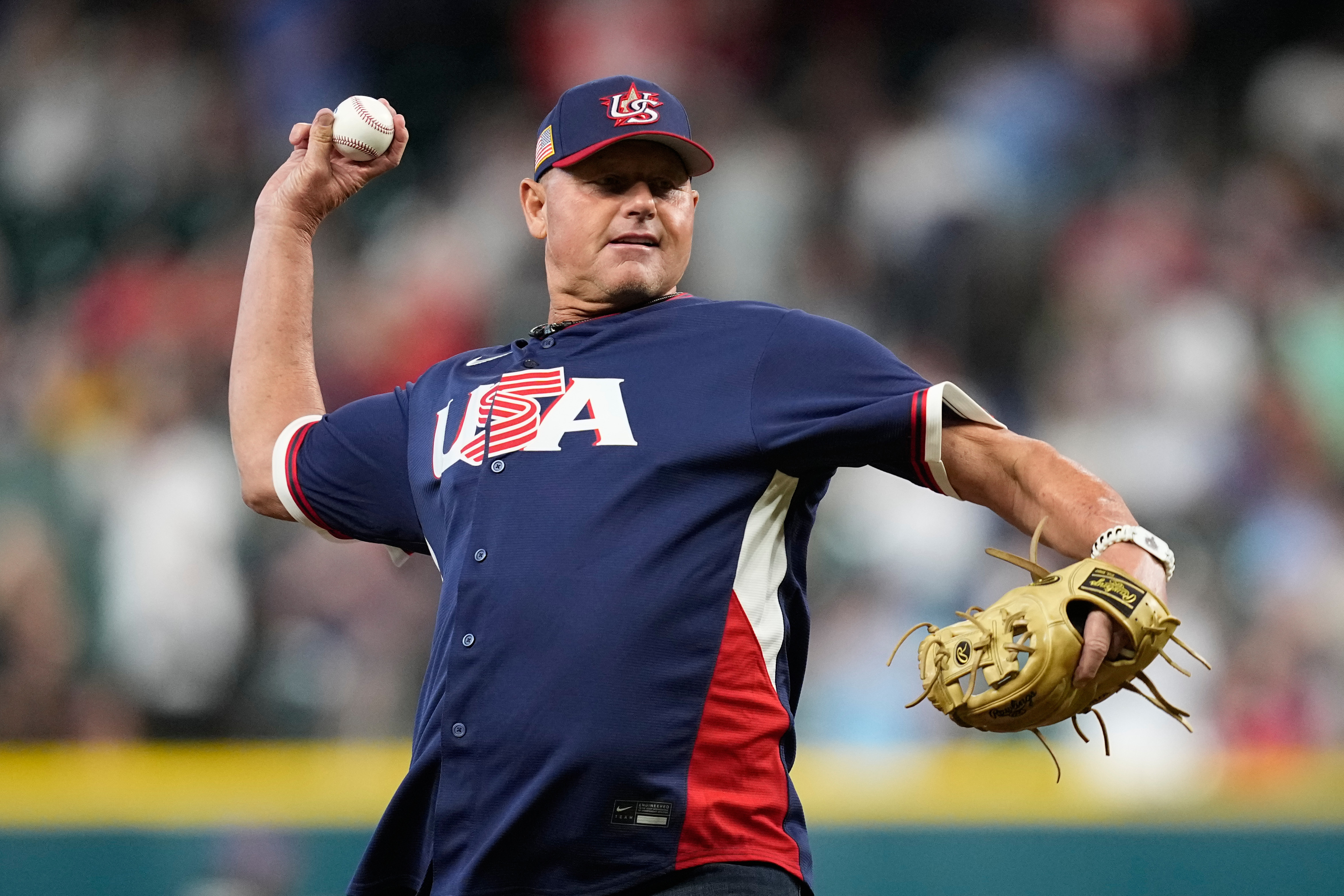 Roger Clemens believes he's a top 10 Boston all-time athlete