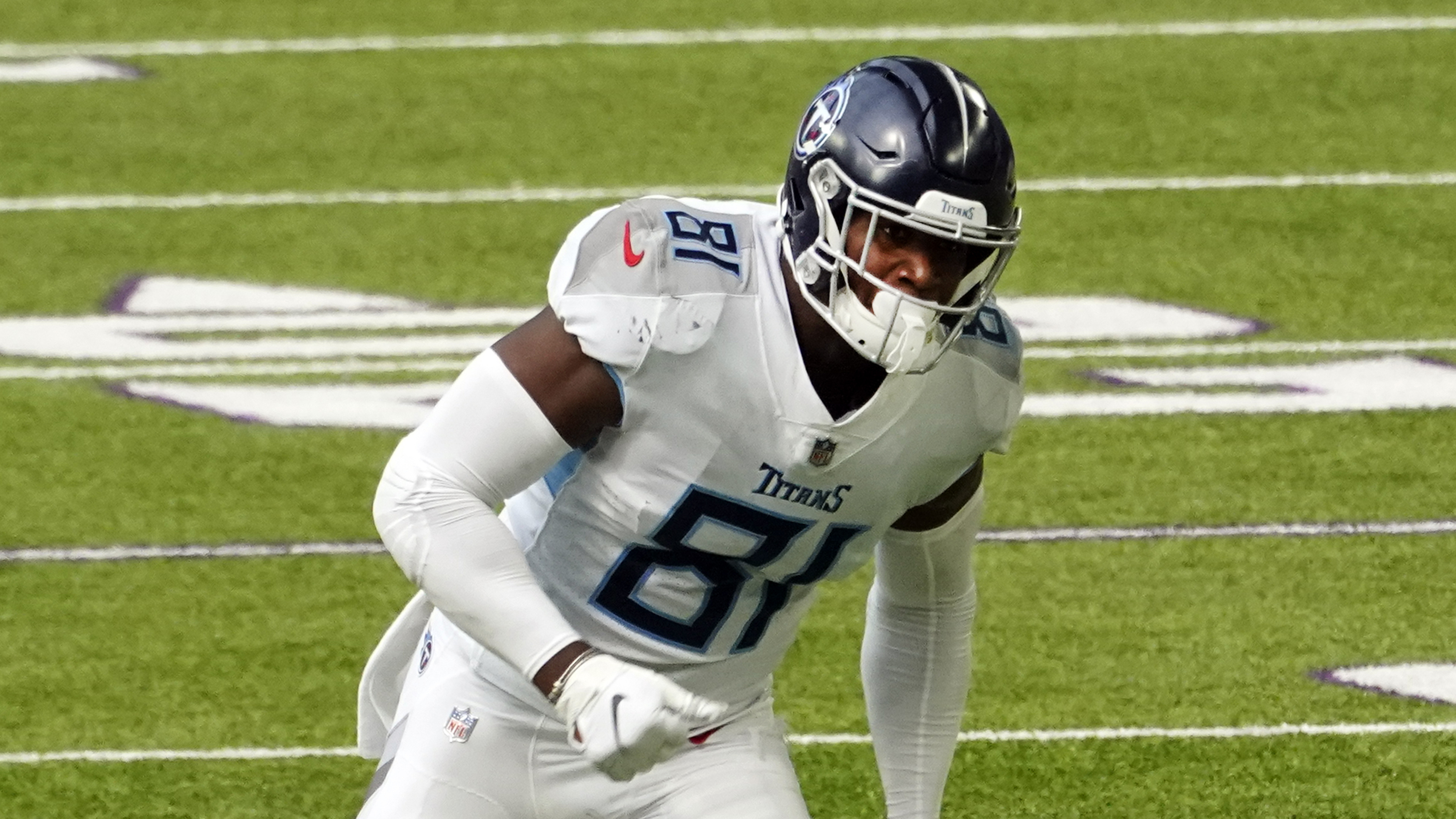 Last year, Jonnu Smith caught 41 of his 65 targets for 448 yards and 8 touchdowns.