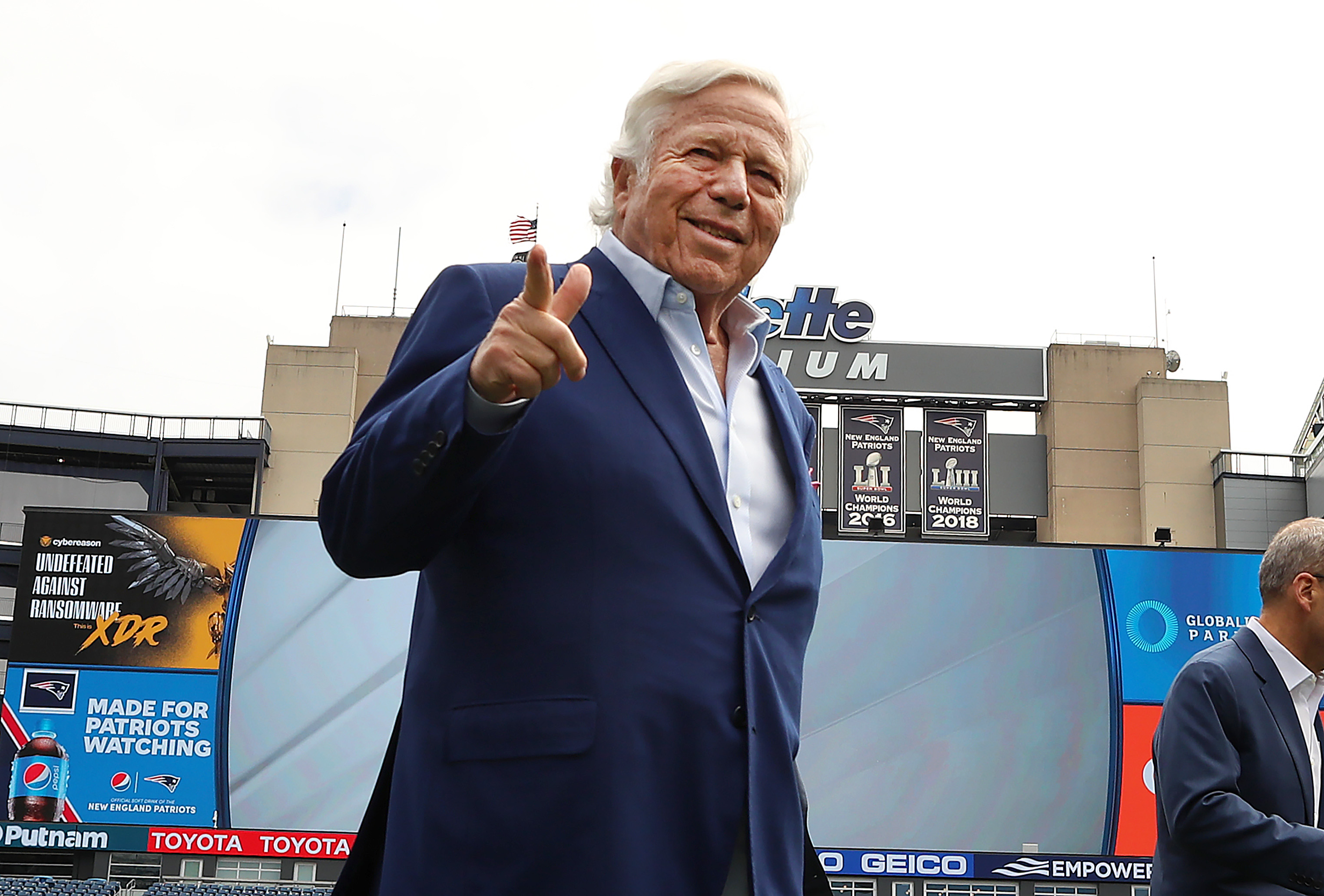 Robert Kraft, Stanley Morgan among semifinalists for Pro Football Hall of  Fame - The Boston Globe