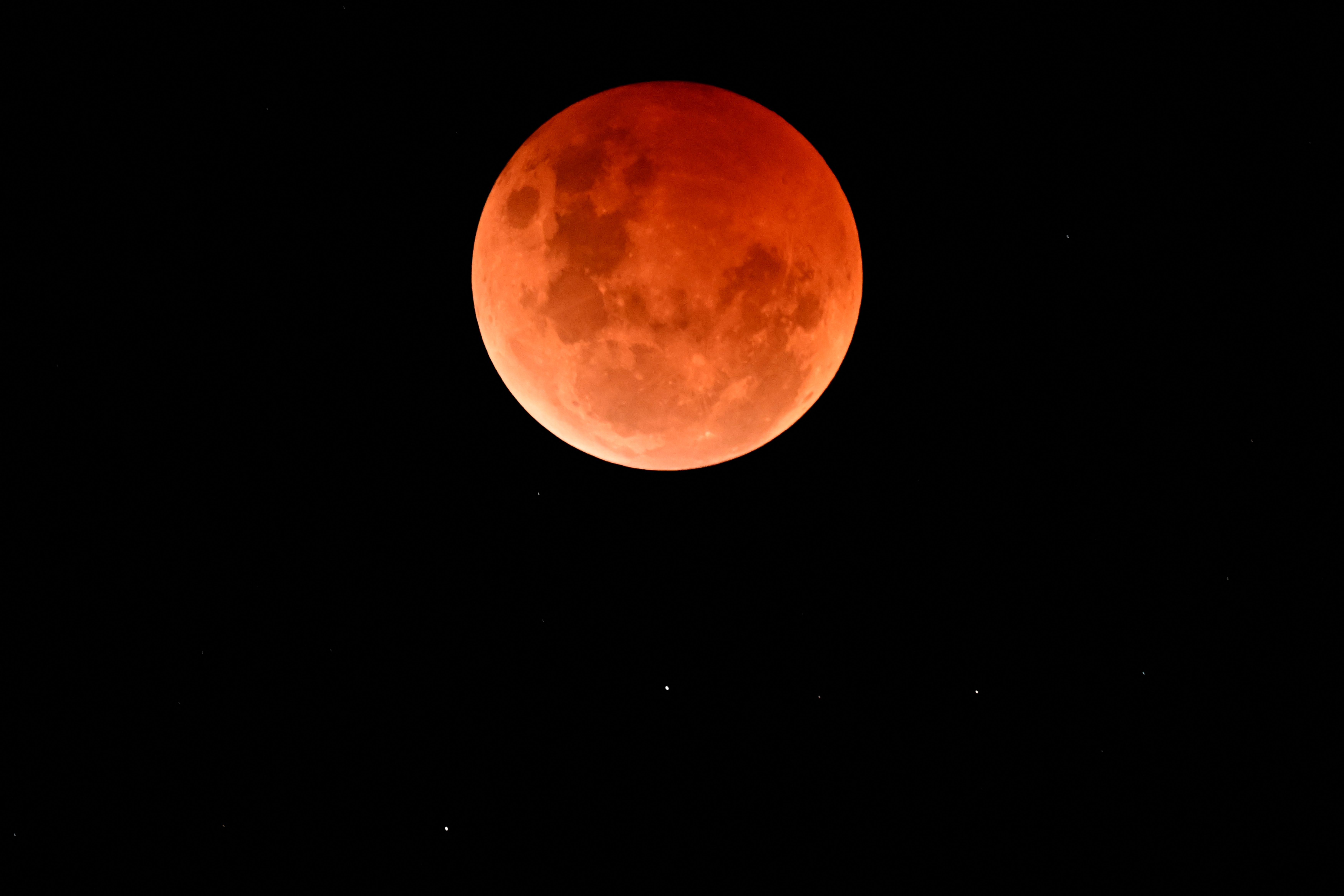 Wake up early Wednesday morning to see a total eclipse of the moon - Vox