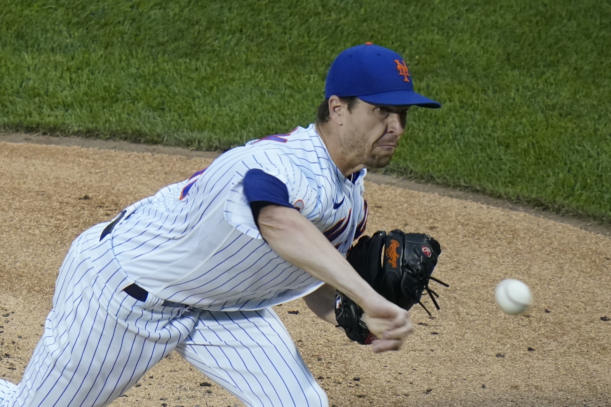 Jacob deGrom is 6-2 with a 0.54 ERA this season.