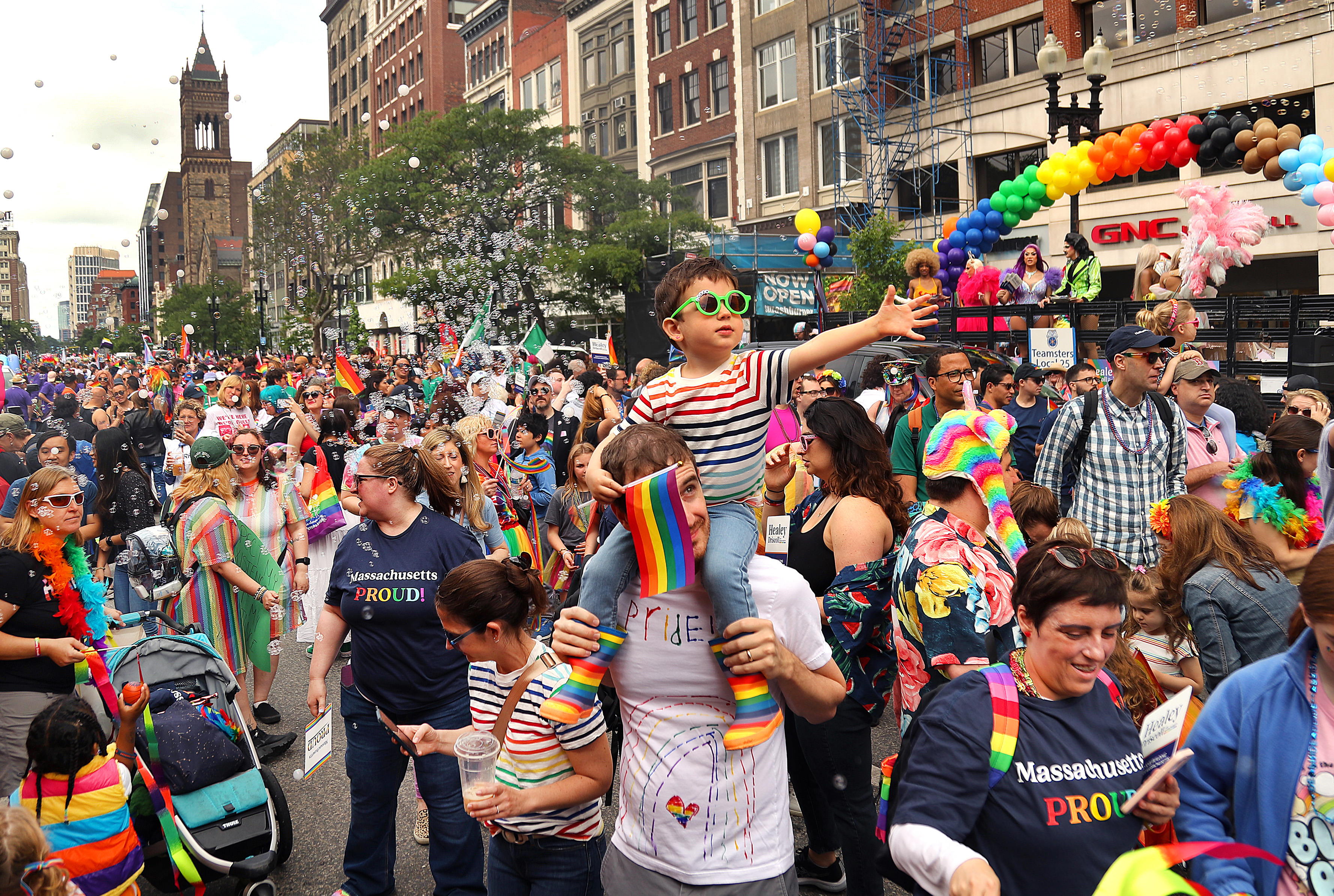 Boston streets are vibrant with the colors of Pride as parade returns after  3-year hiatus - The Boston Globe