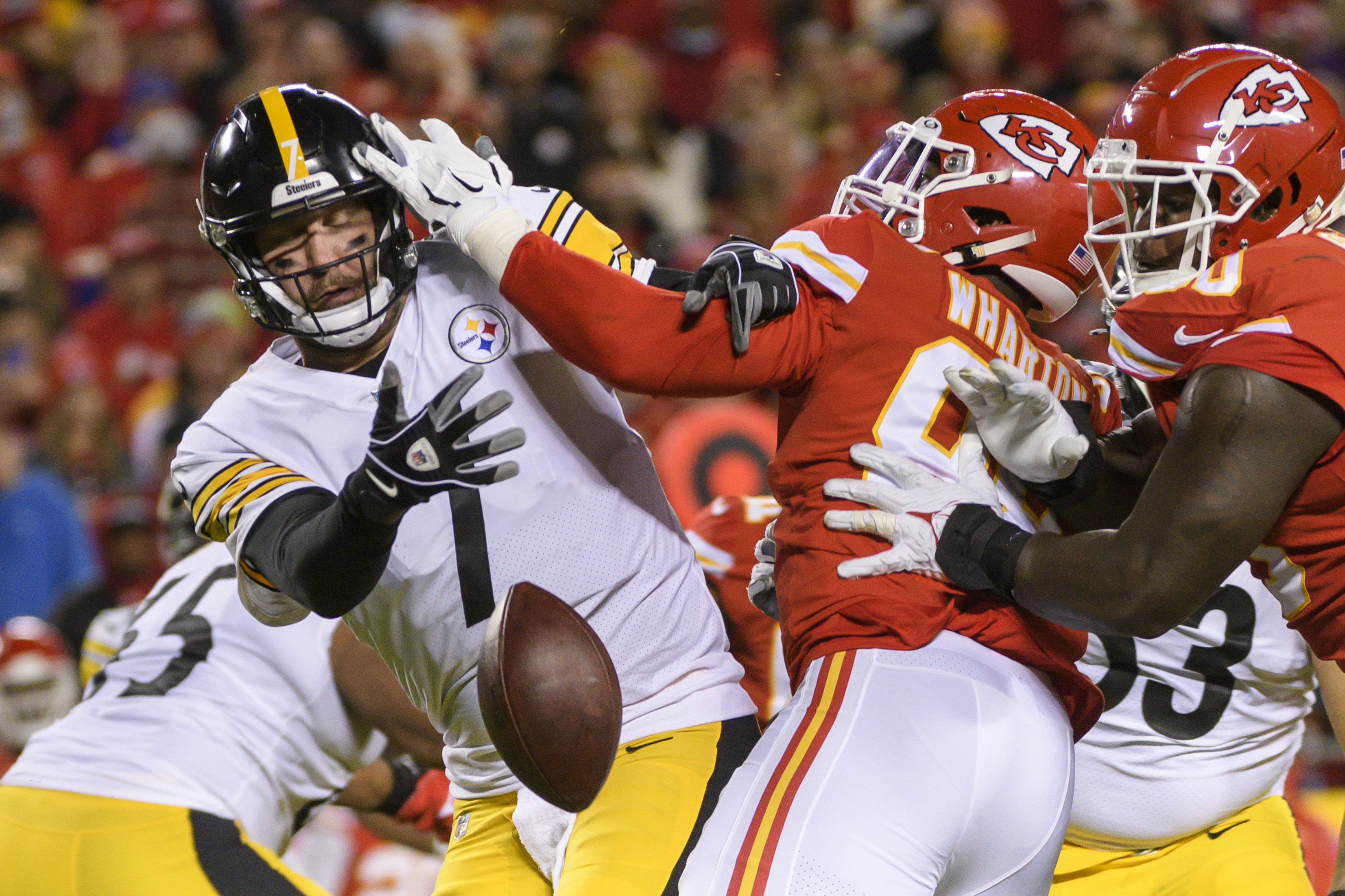 Kansas City Chiefs defeat Pittsburgh Steelers 36-10