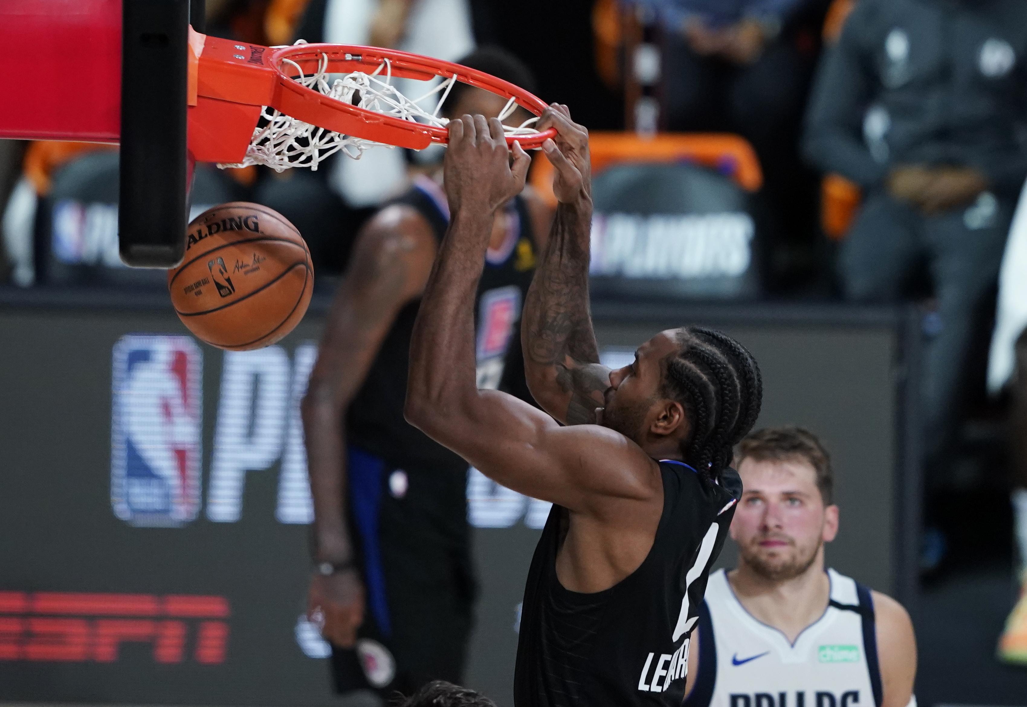What Pros Wear: Kawhi Leonard Crushes Dunk on Luka Doncic in the