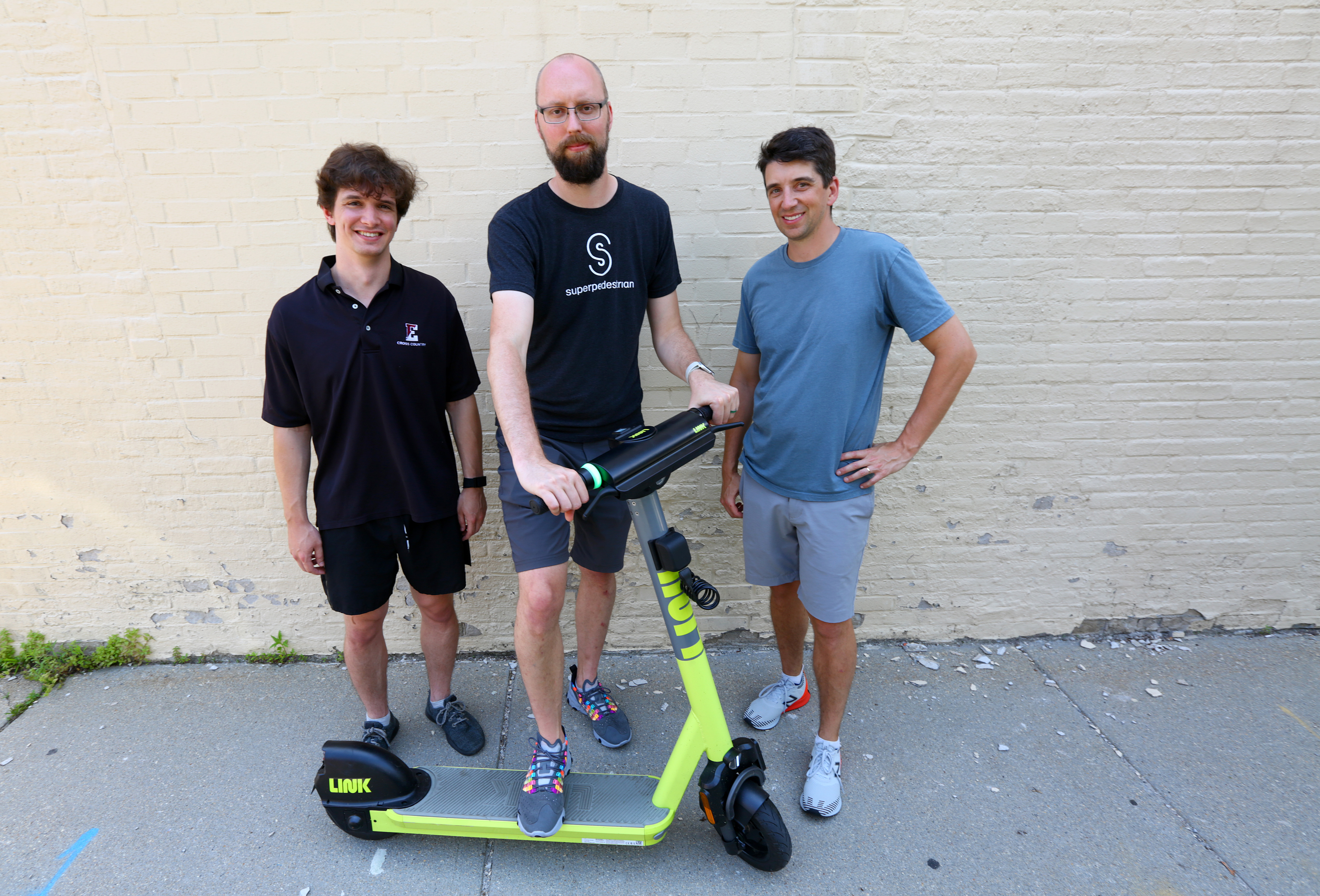 mikroskopisk Celebrity burst Cambridge scooter startup takes on Silicon Valley giants - The Boston Globe