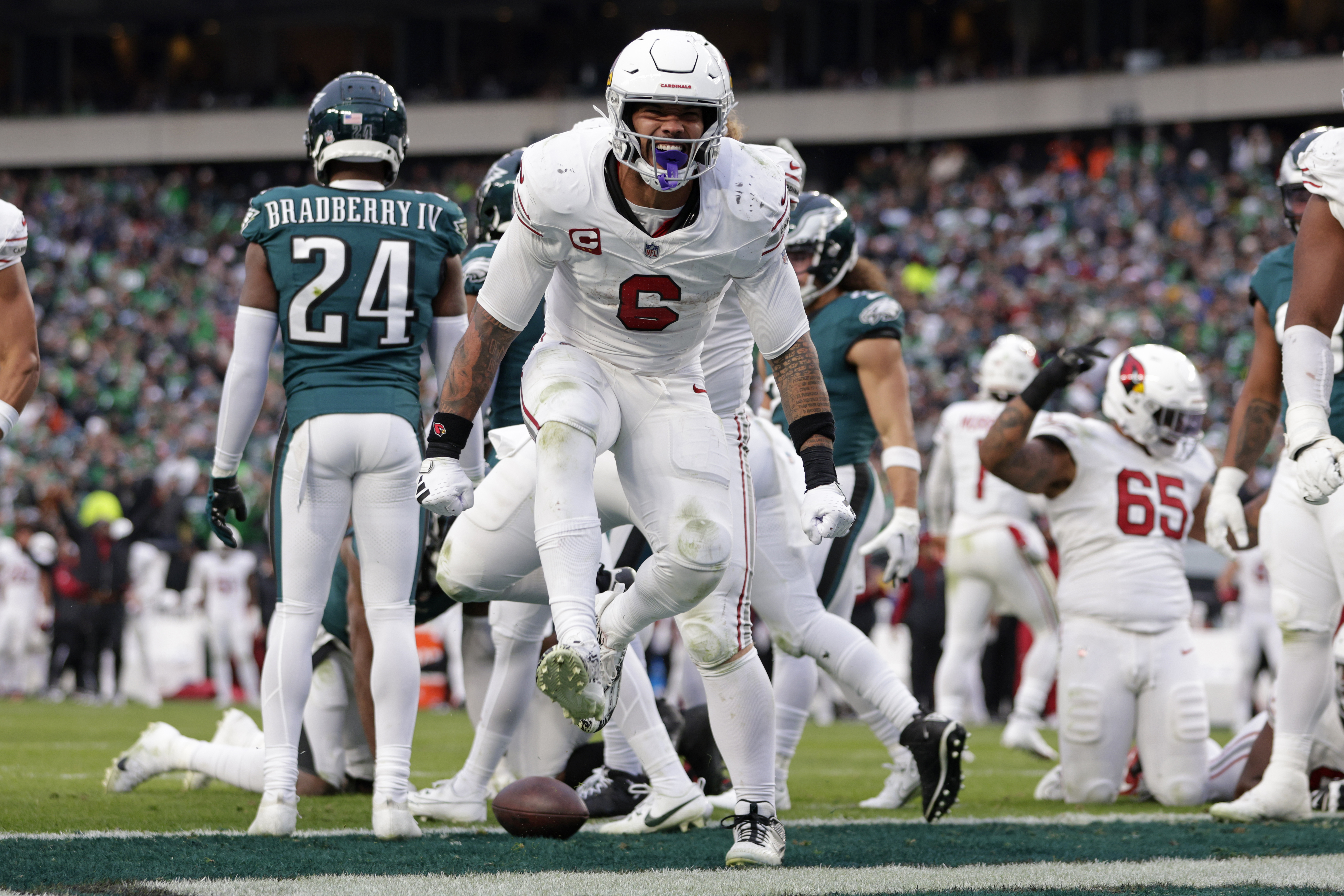 Cardinals rally from 15 points down to deliver playoff-bound Eagles a  fourth December loss - The Boston Globe