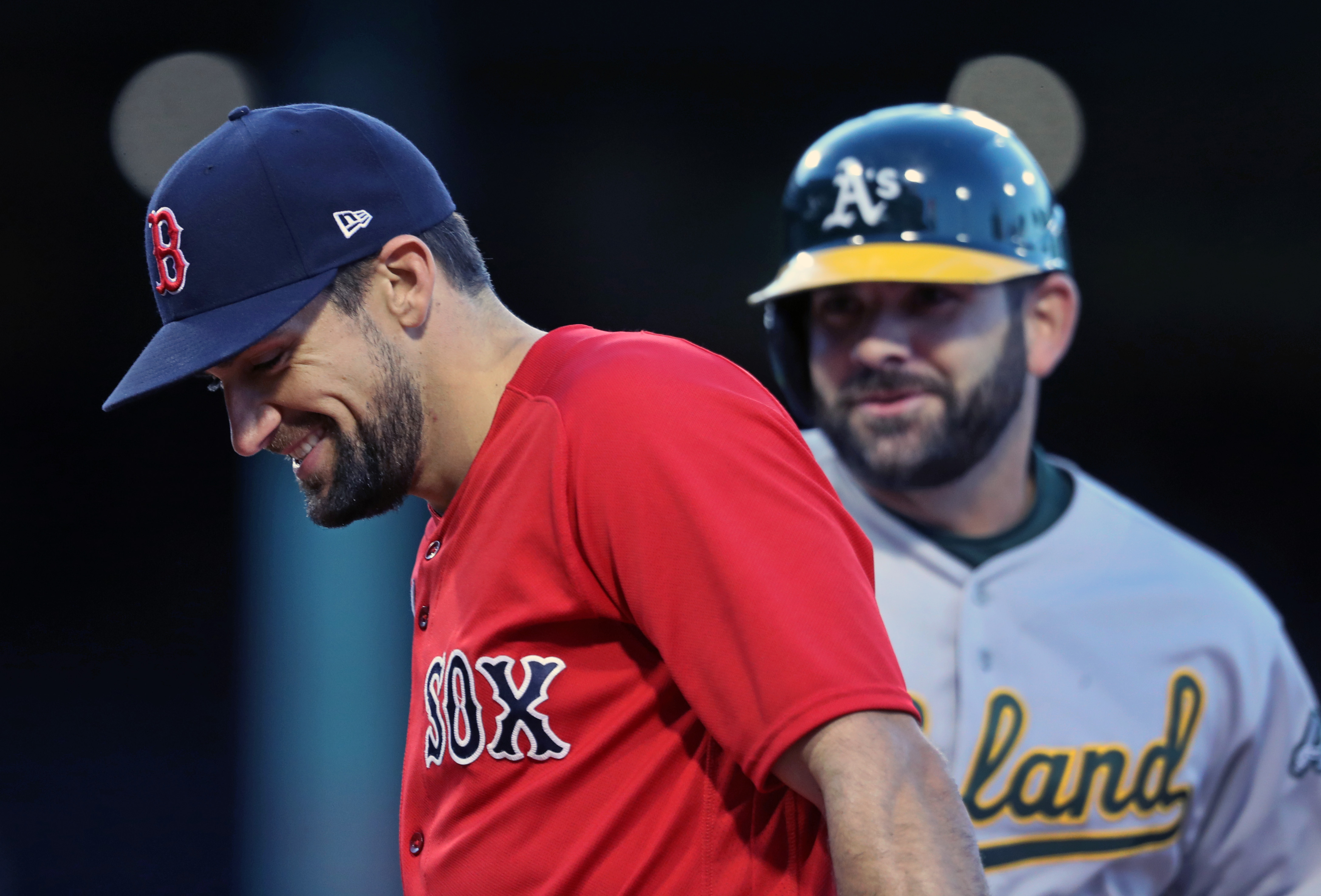 Padres make another splash, acquire Mitch Moreland from Red Sox