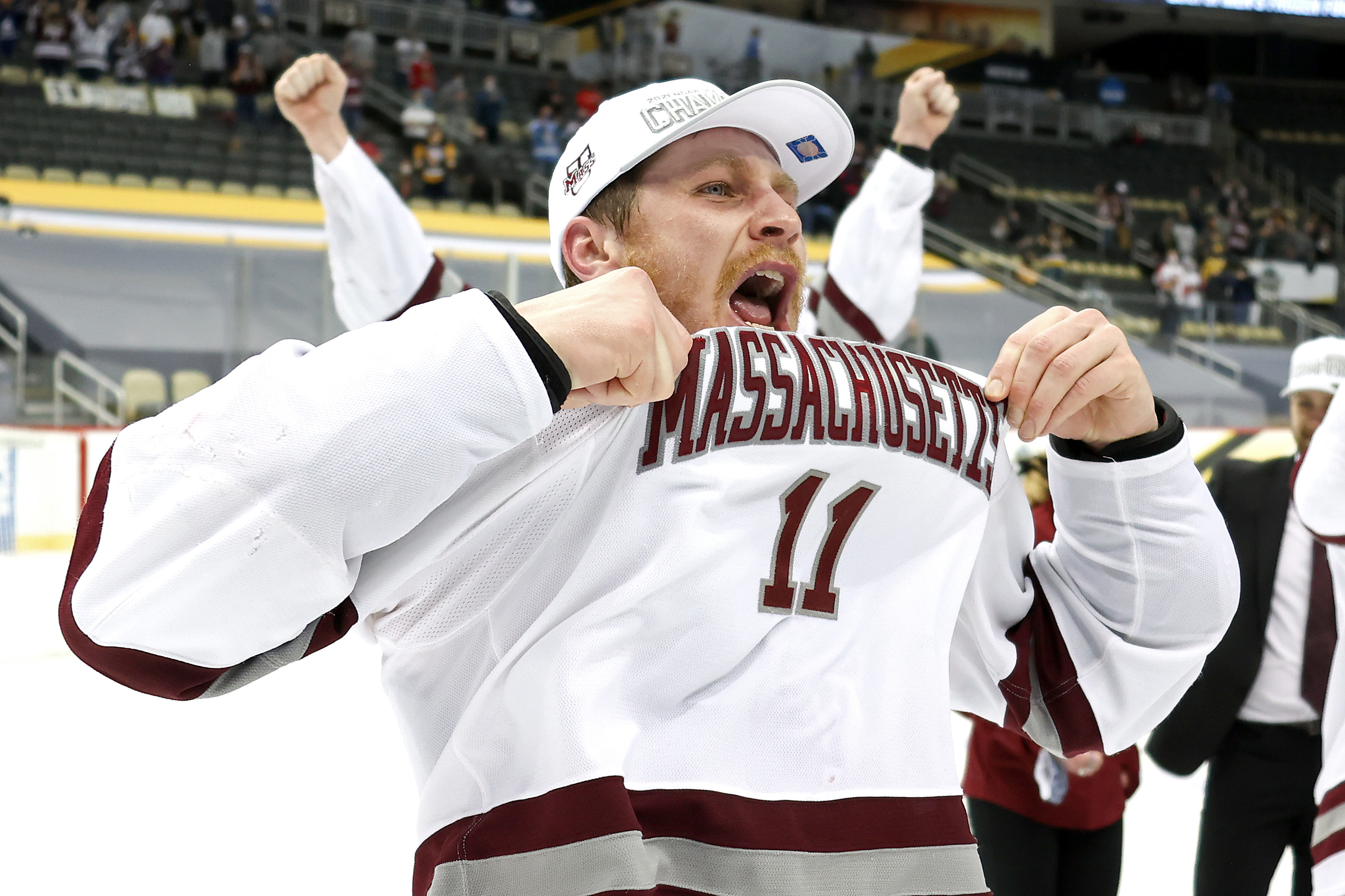Carson Gicewicz's 17 goals was tops in Hockey East.