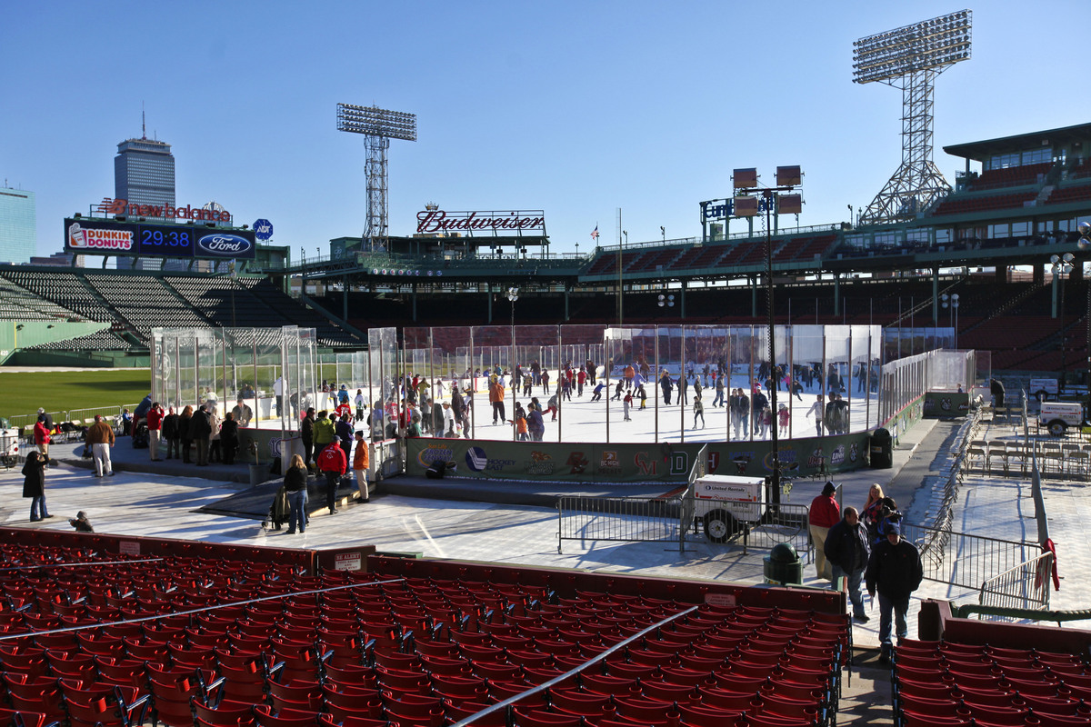 BU Women's Hockey Set to Play Holy Cross in 2023 Frozen Fenway