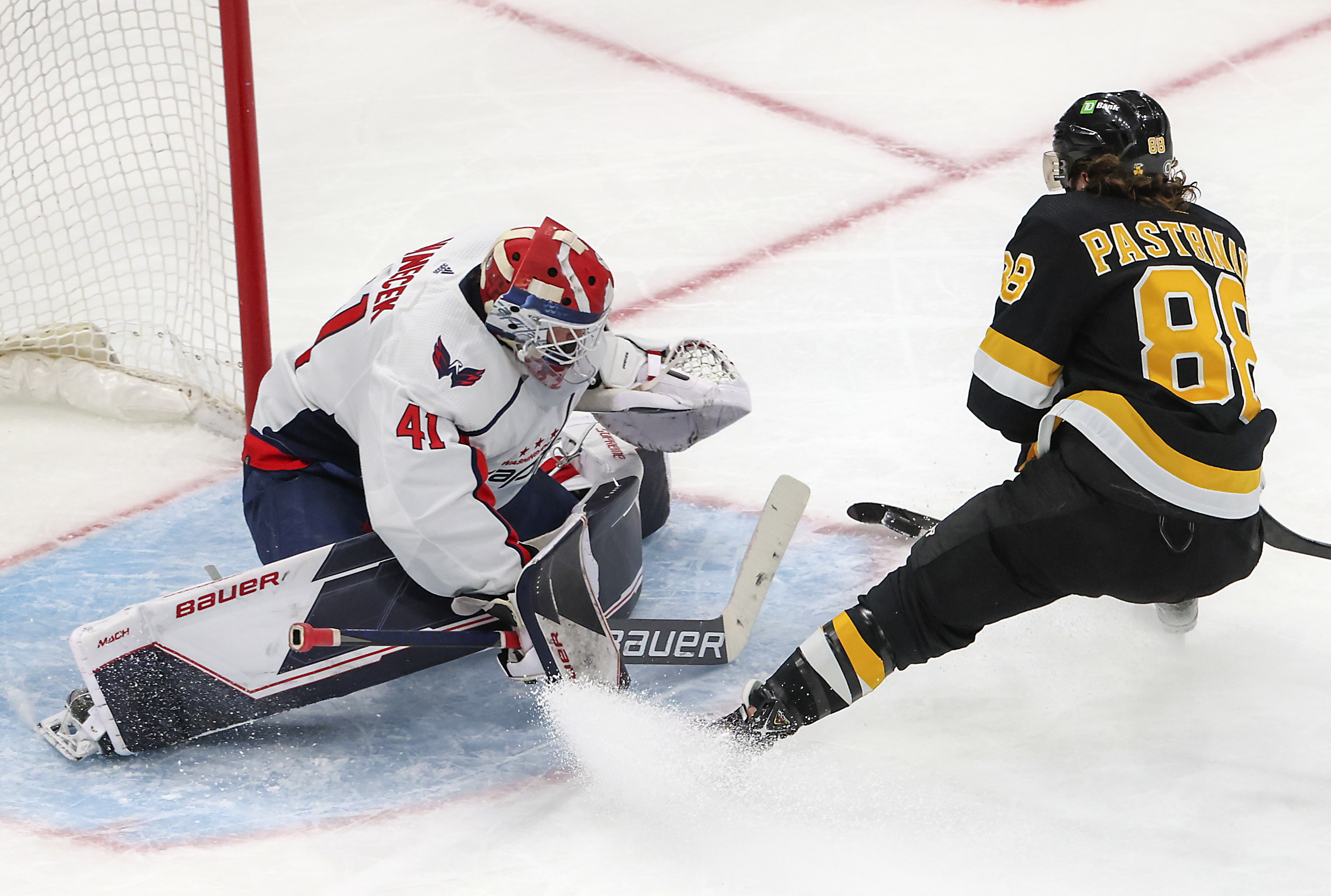 The NFL's First Playoff Game Was Played Indoors in a Hockey Arena