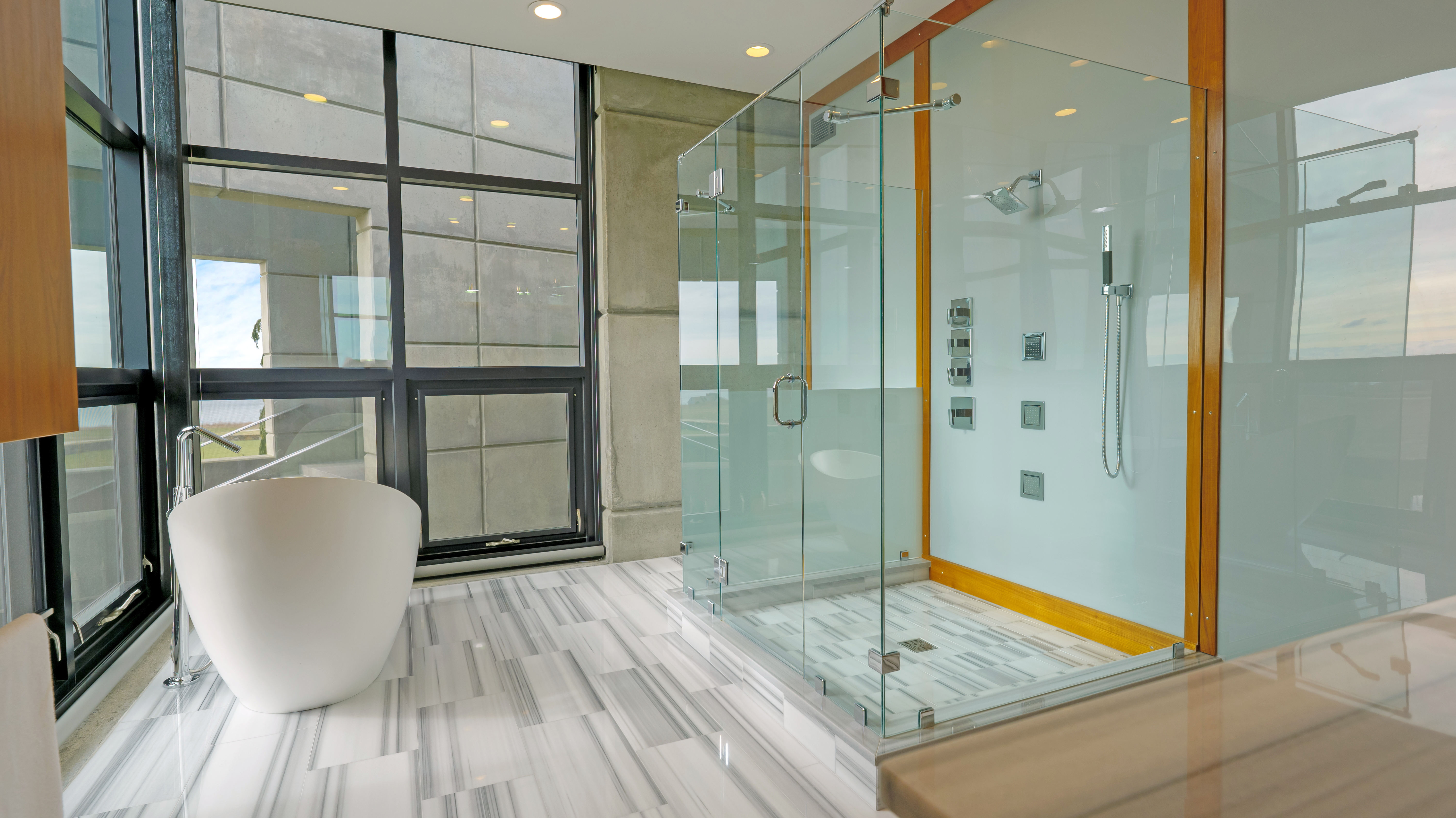 brutaliste-sur-mer-ri-23-tub-shower